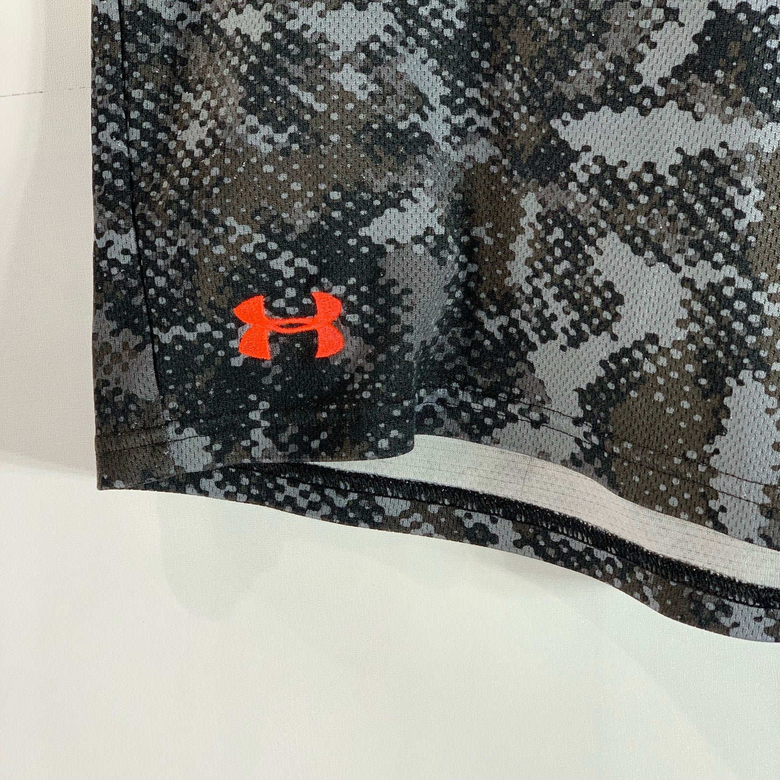 UNDER ARMOUR Men's Gray Elastic Waist Loose-Fit Pull-On Active Shorts SZ M