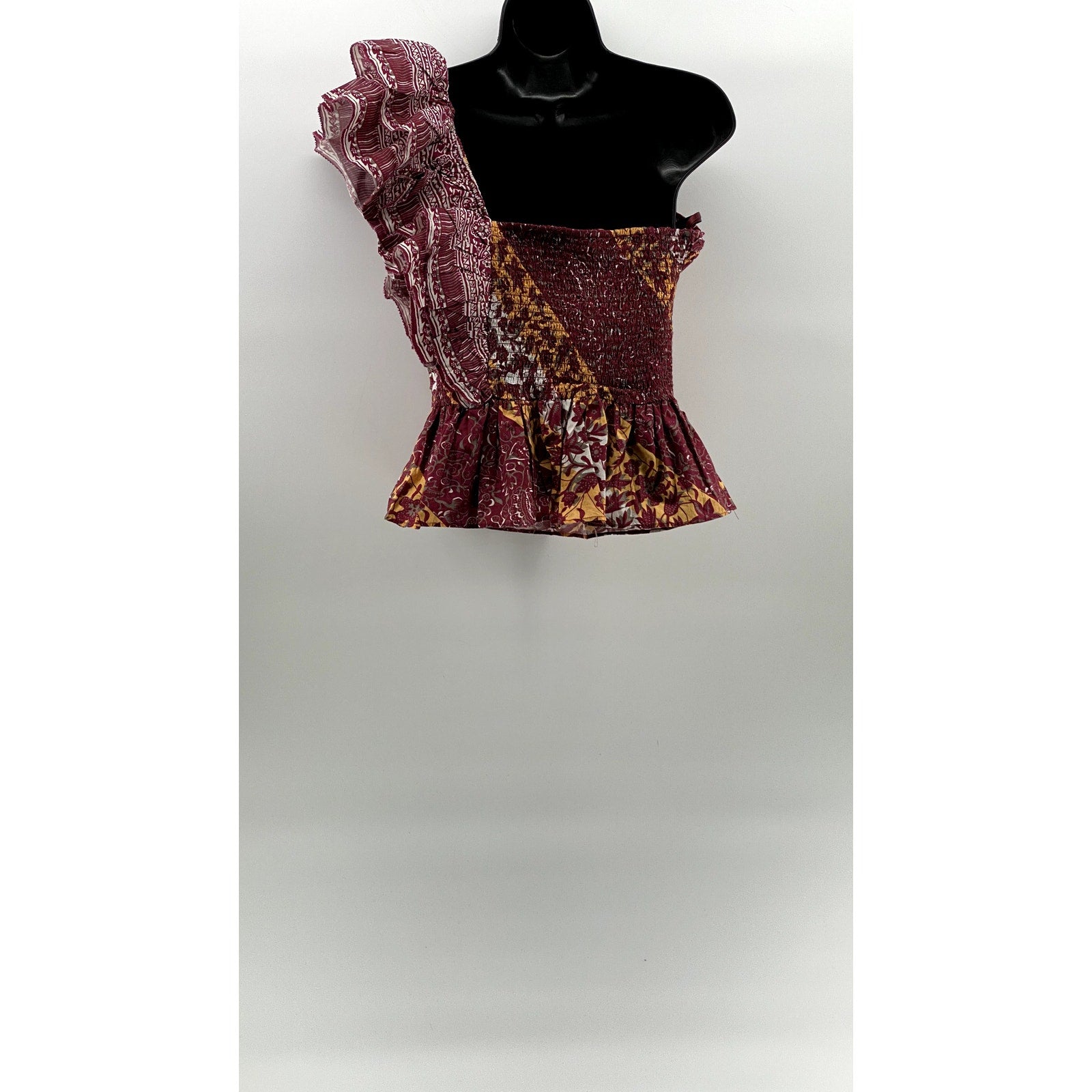 LOVE THE LABEL Women's Red Printed Ruffle One-Shoulder Smocked Top SZ M