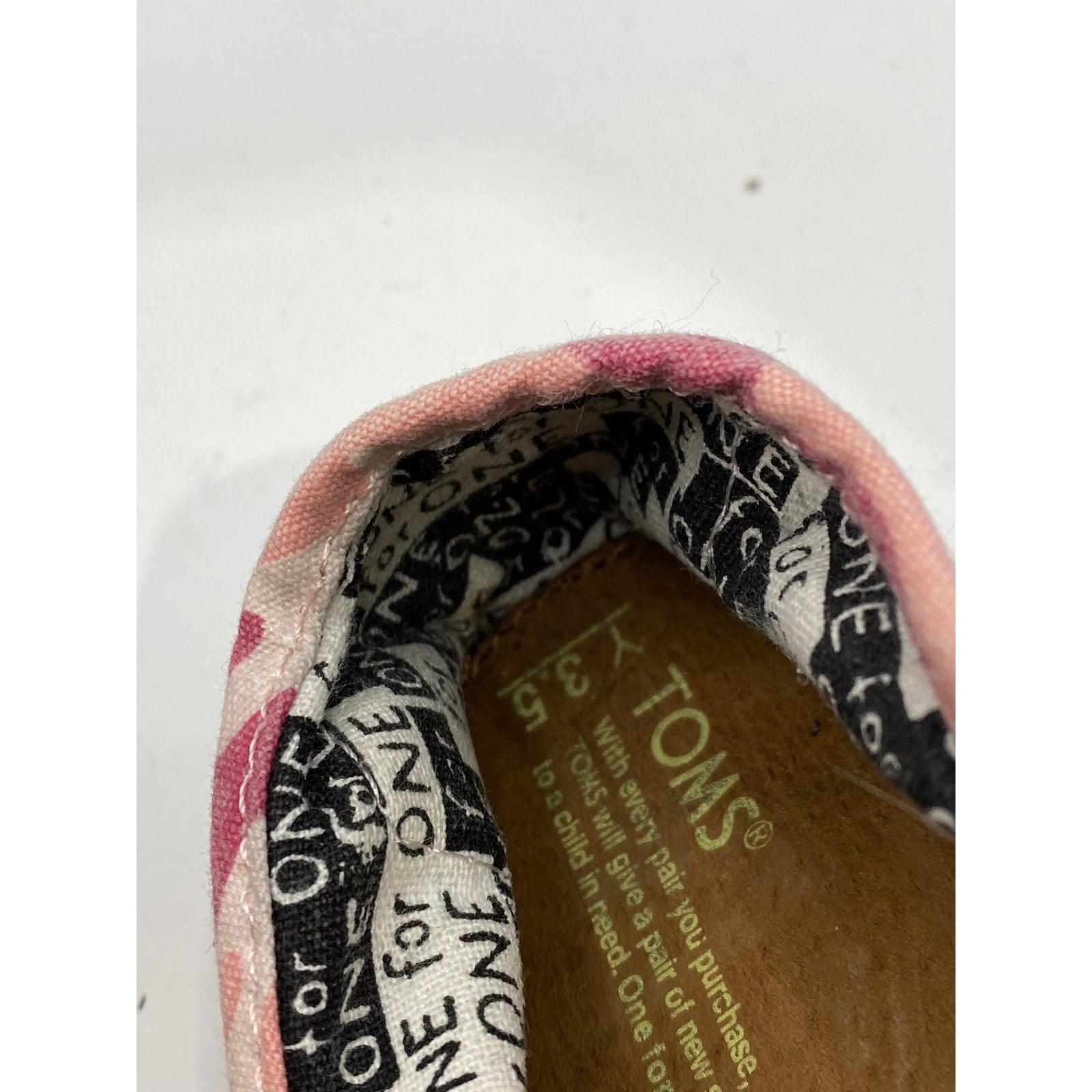 TOMS Youth Pink Camo Classic Slip-On Round-Toe Alpargata Canvas Shoes SZ 3.5Y