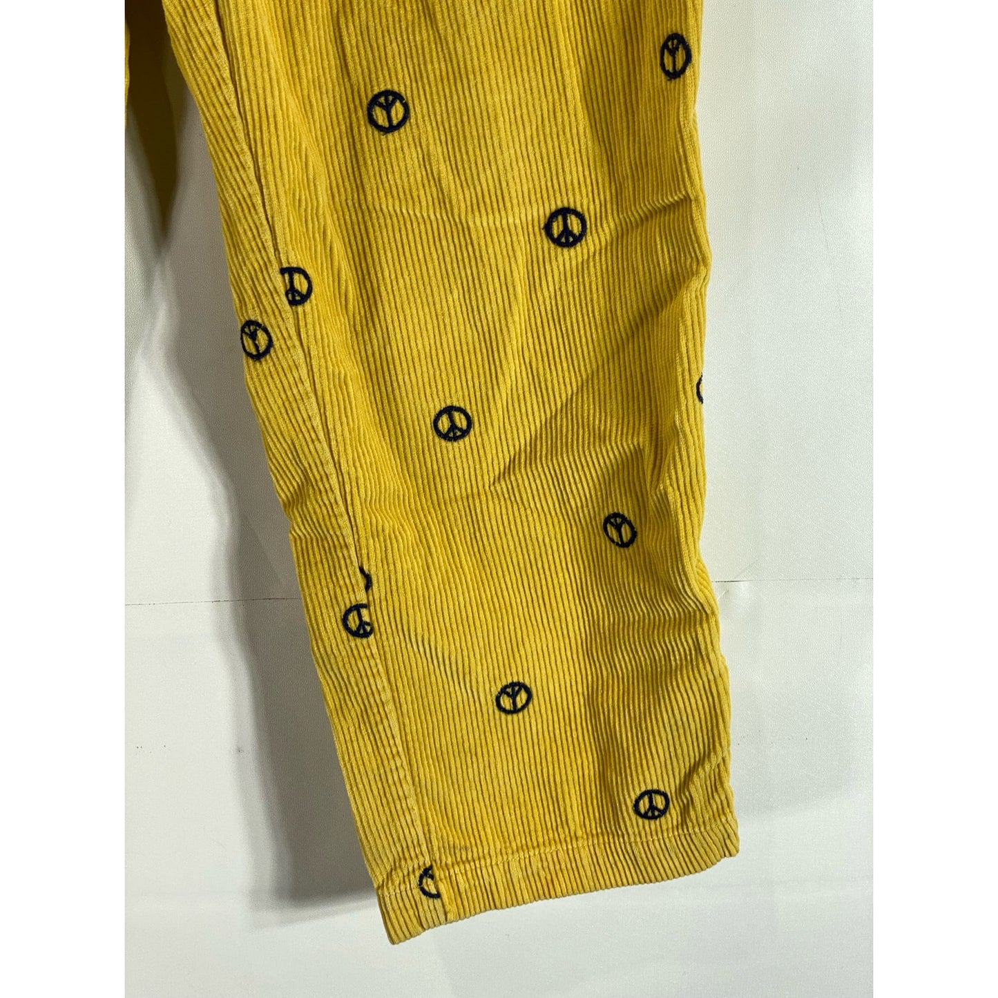 URBAN OUTFITTERS Men's Yellow UO Peace Sign Print Straight-Leg Corduroy Pant SZM