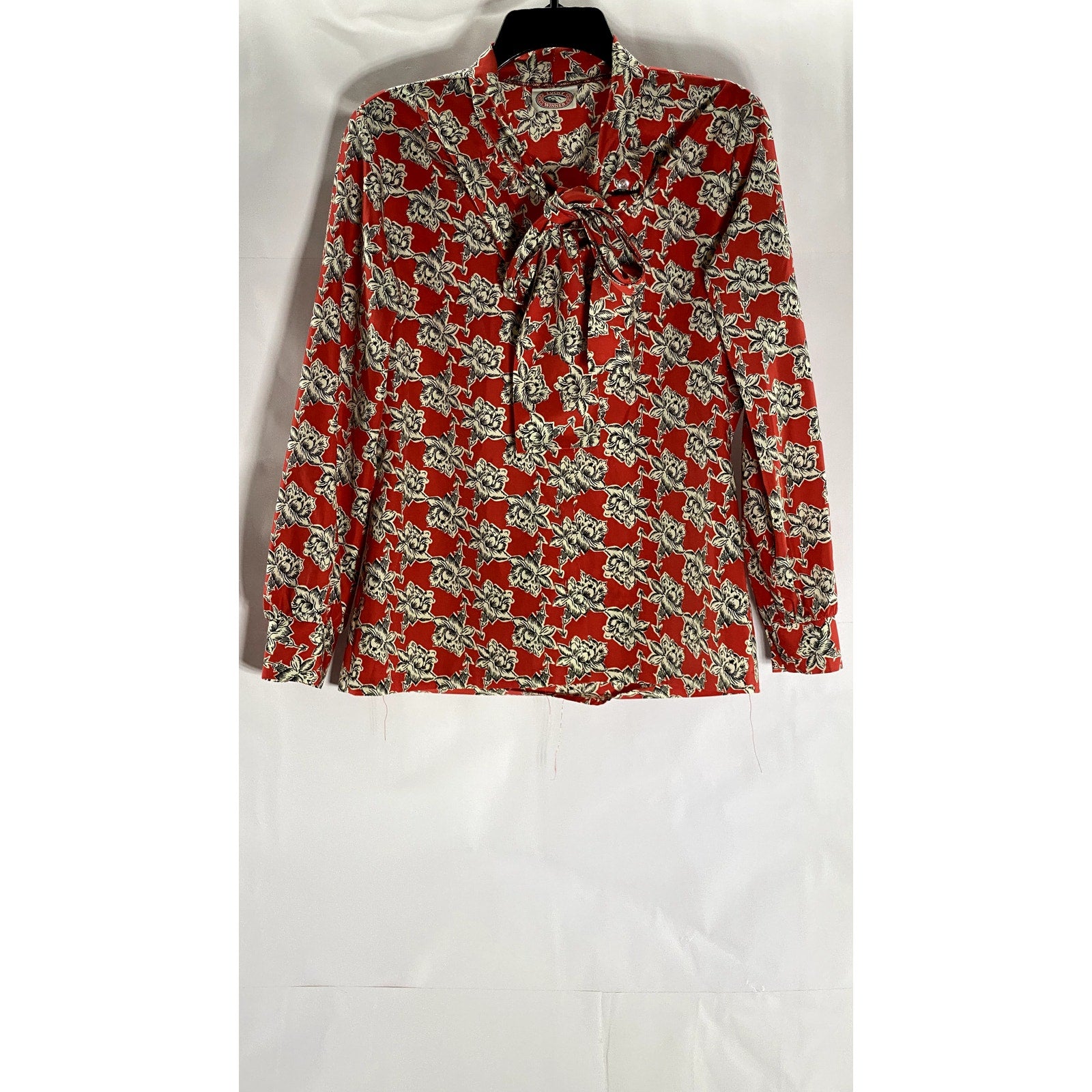 LUCKY WINNER Women's Red Floral Tie-Neck Long Sleeve Top SZ S