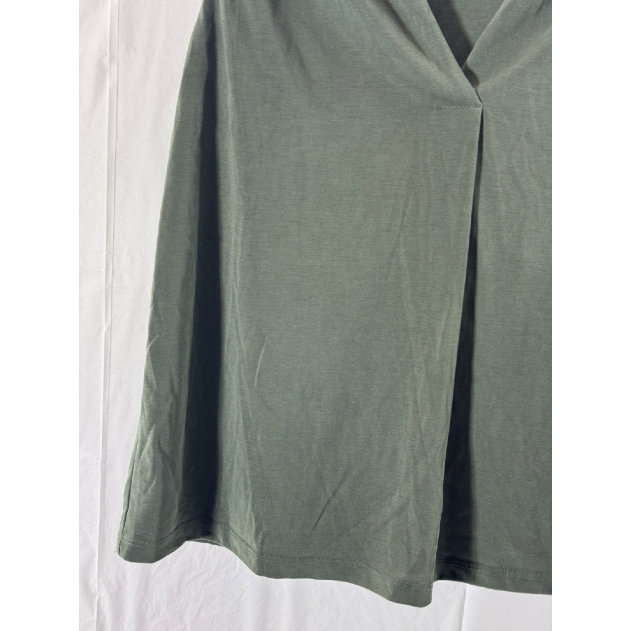 BANANA REPUBLIC Women's Green Sandwash Modal V-Neck Sleeveless Blouse SZ M
