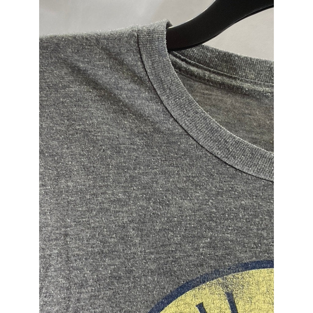 SPORTIQE APPAREL CO. Men's Gray Wagon Outpost Graphic Crewneck T-Shirt SZ M