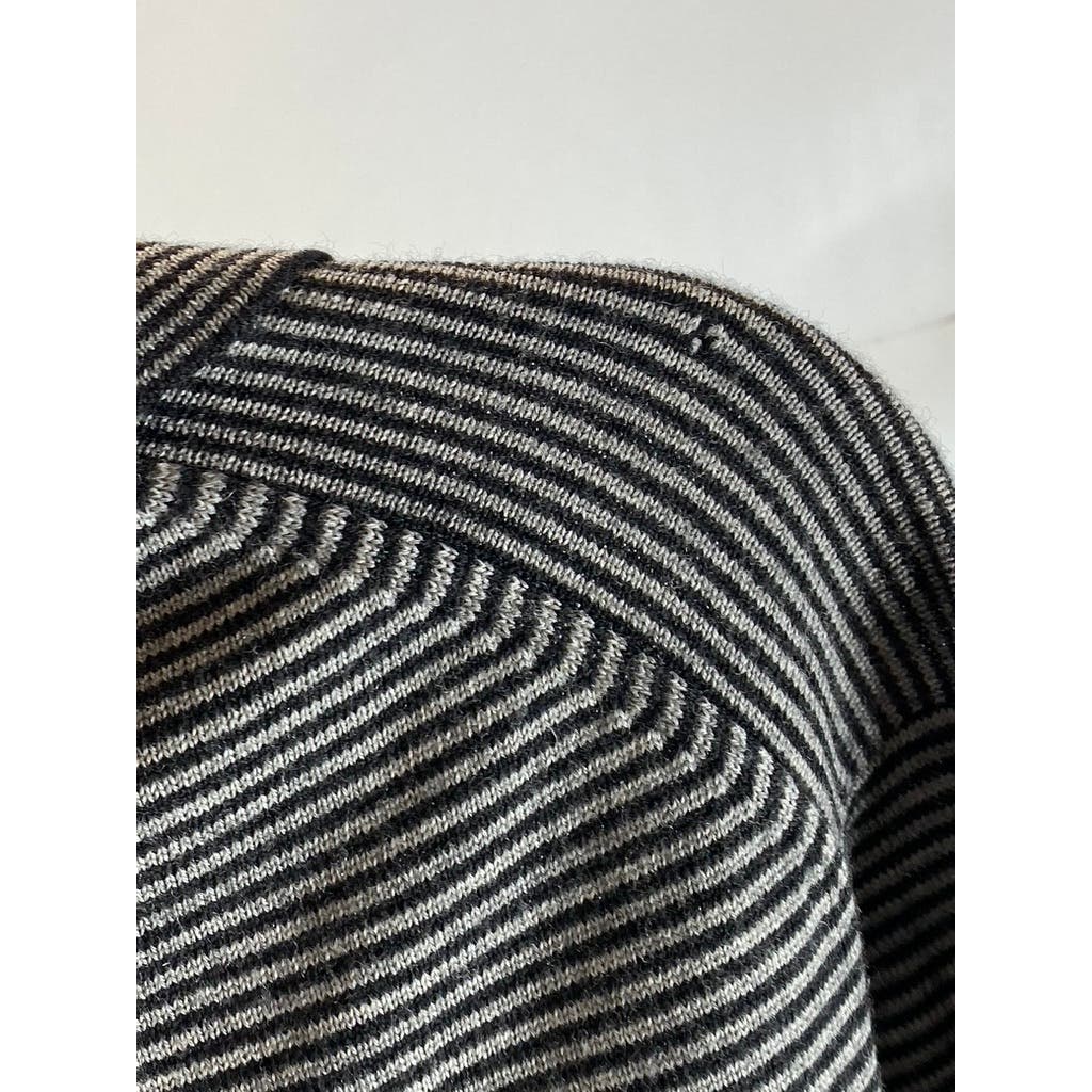 BANANA REPUBLIC Men's Black/Gray Striped Vintage Extra Fine Merino Polo SZ L