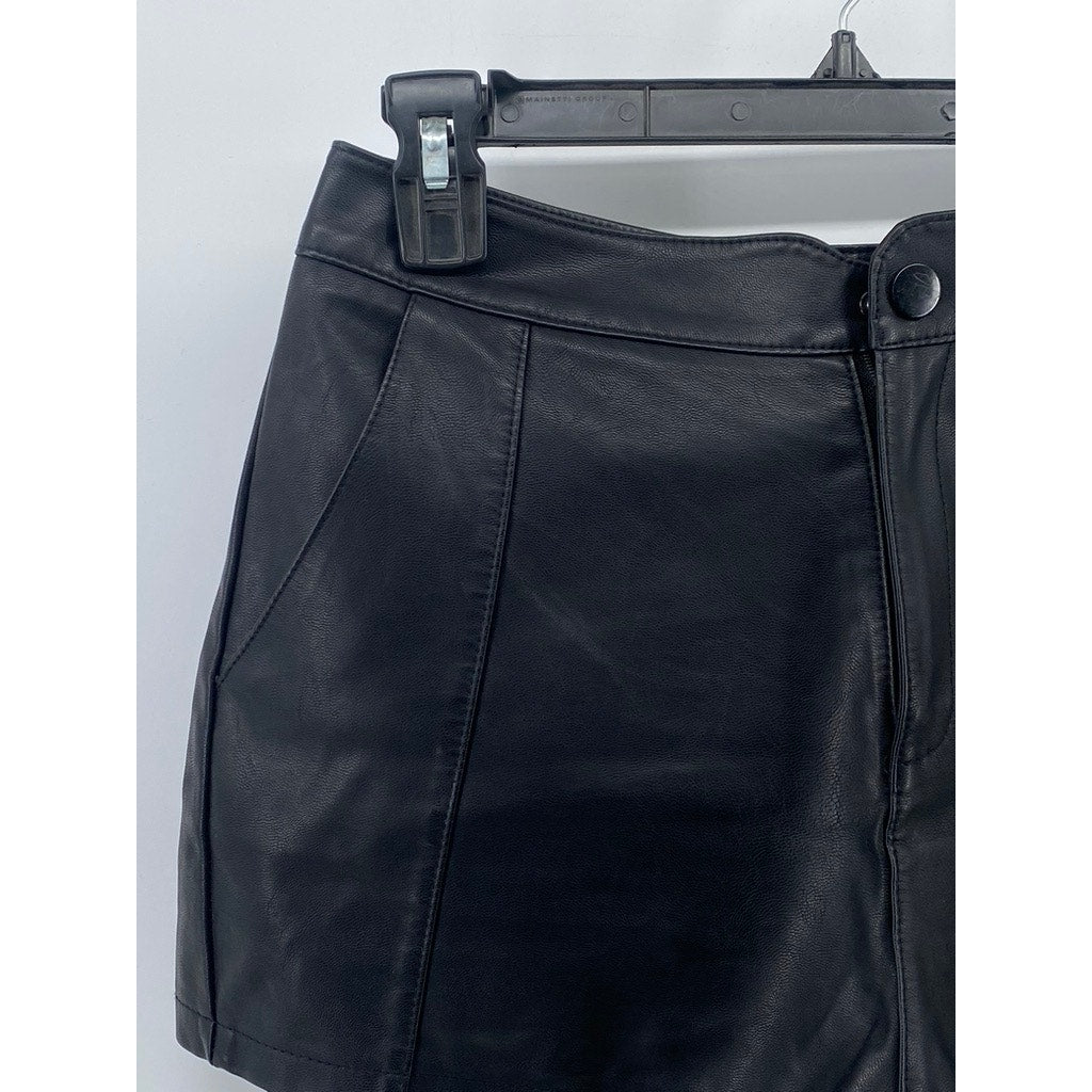 ON FLEEK Women's Black Faux Leather High-Rise Shorts SZ S