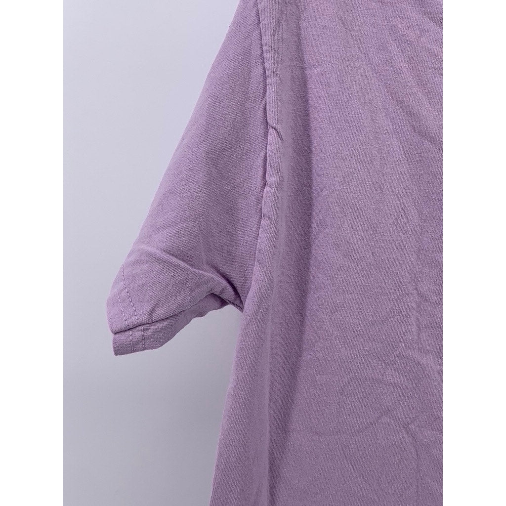 GILDAN Men's Lilac Purple You Are So Loved Here Graphic Crewneck T-Shirt SZ M