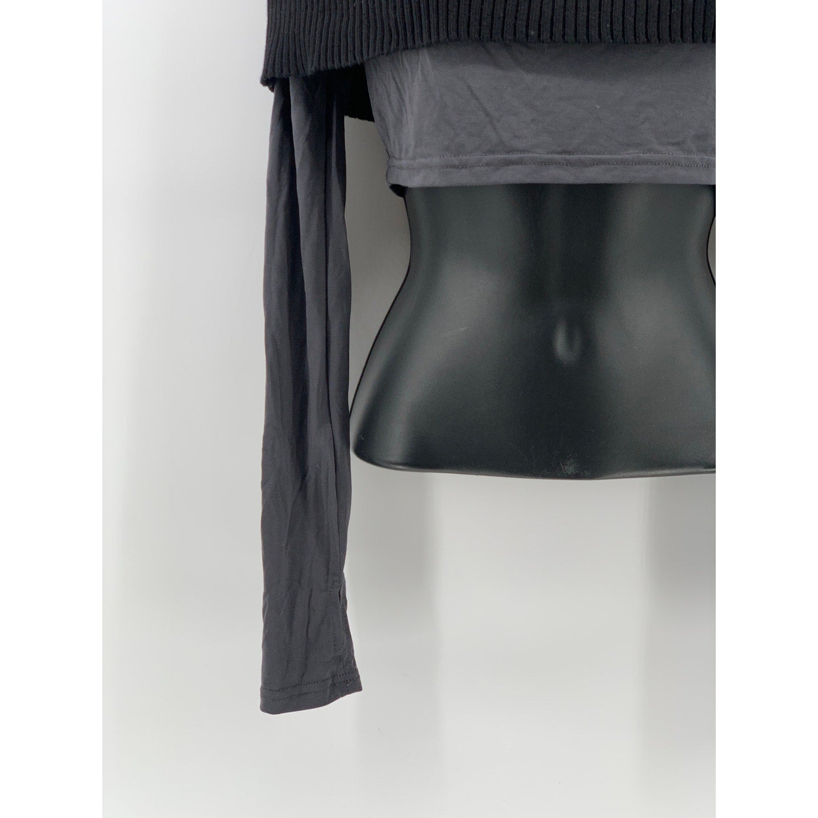 EDIKTED Women's Black-Gray Alma Off the Shoulder Long Sleeve Crop Top SZ M