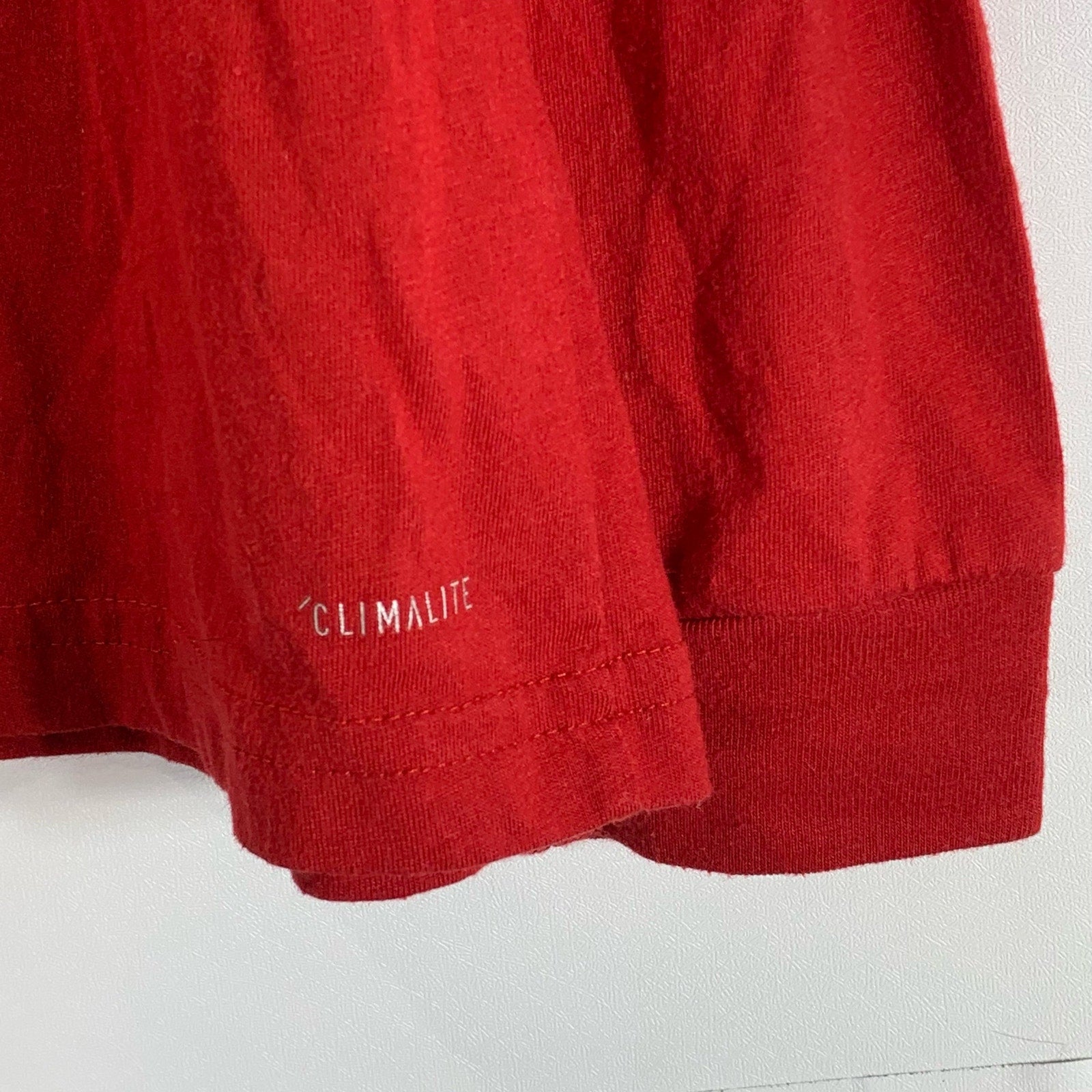 ADIDAS Men's Red Bulldog Basketball Crewneck Long Sleeve The-Go-To T-Shirt SZ L