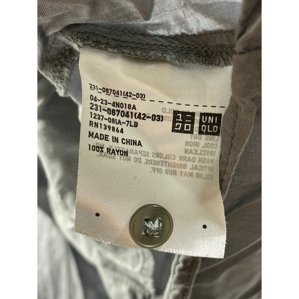 UNIQLO Women's Light Gray Short Sleeve Button-Up Relaxed Fit Top SZ M