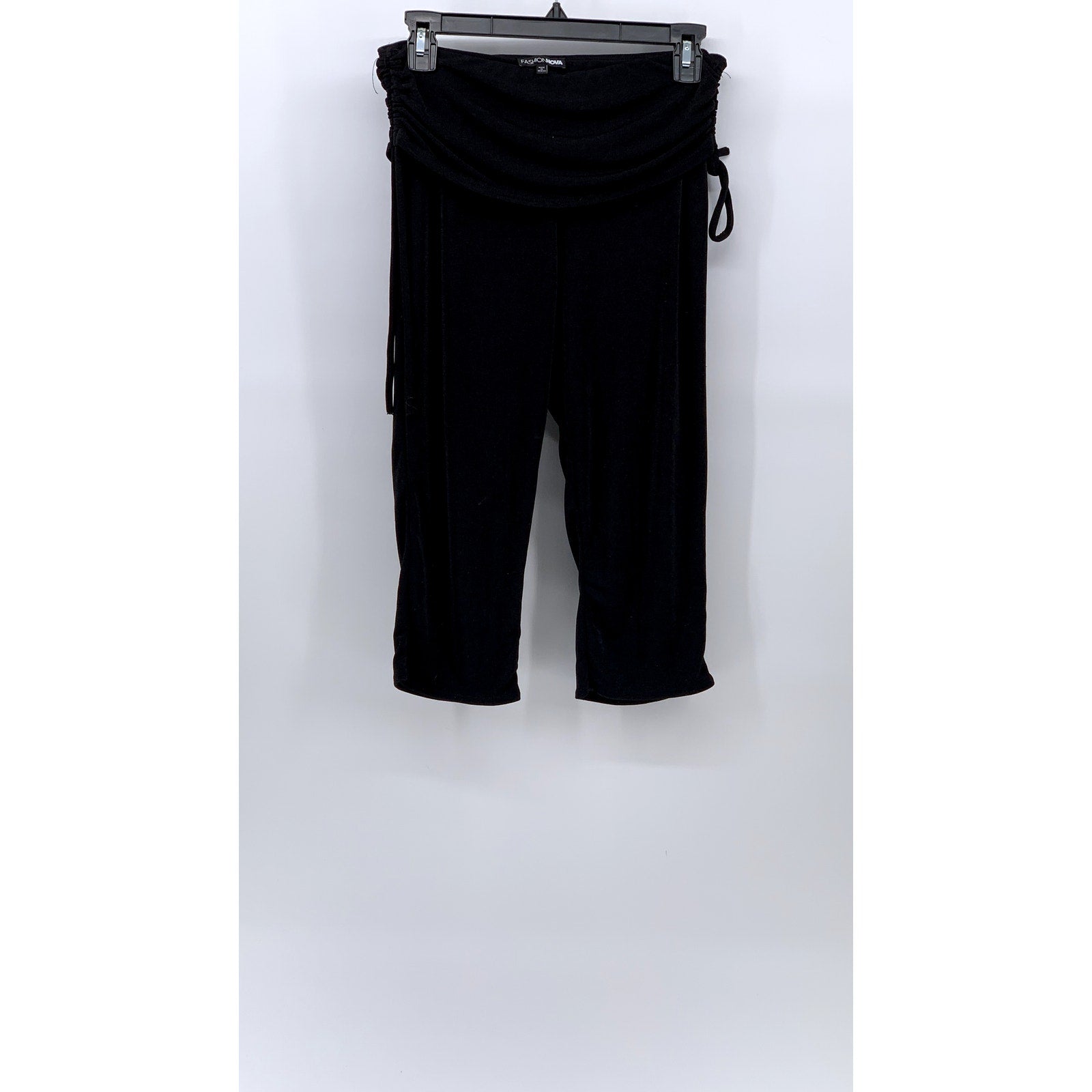 FASHION NOVA Women's Y2K Inspired Black Stretch High Waisted Capri Pants SZ M