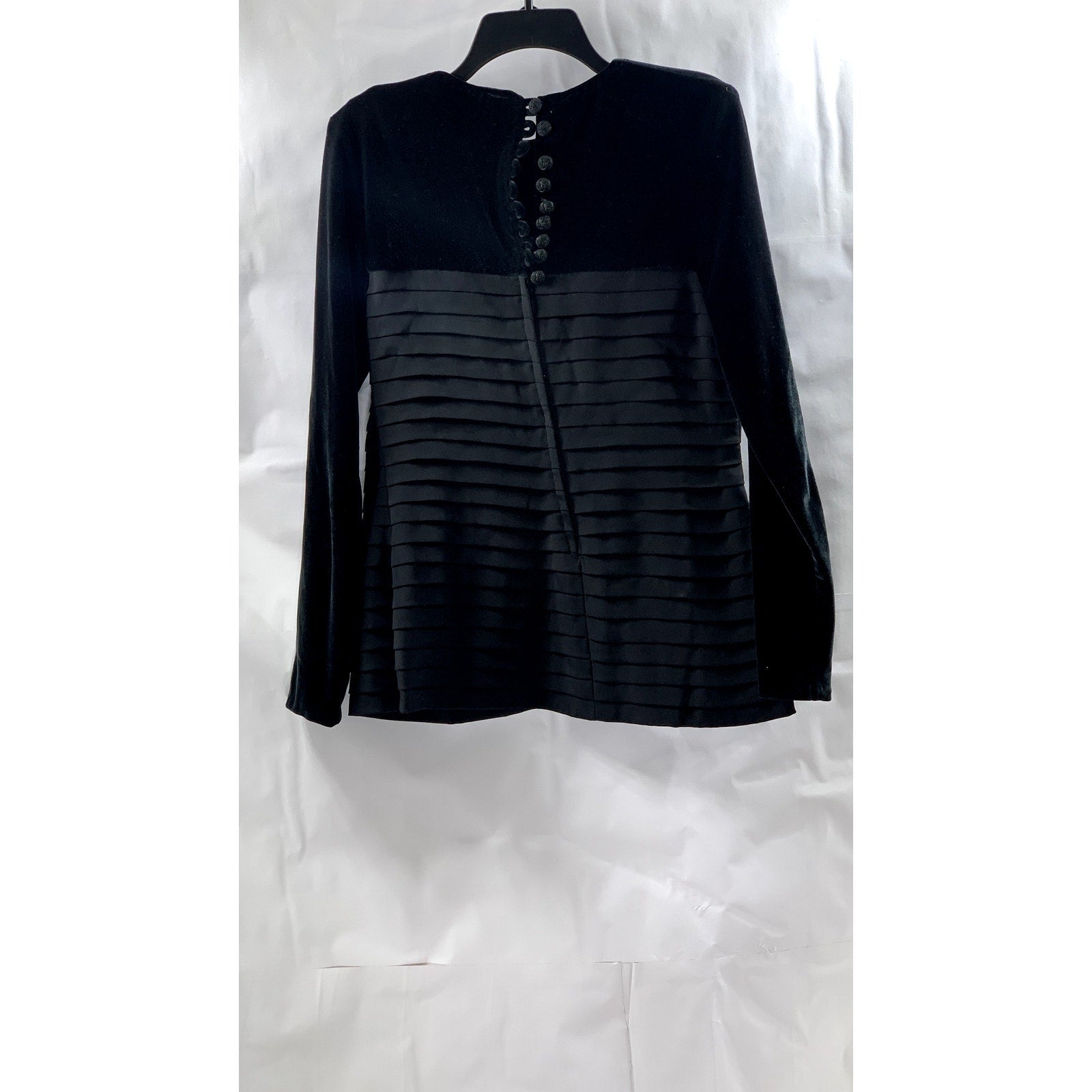 UNBRANDED Women's Black Layered Crewneck Velvet Back Button Long Sleeve Top SZ S