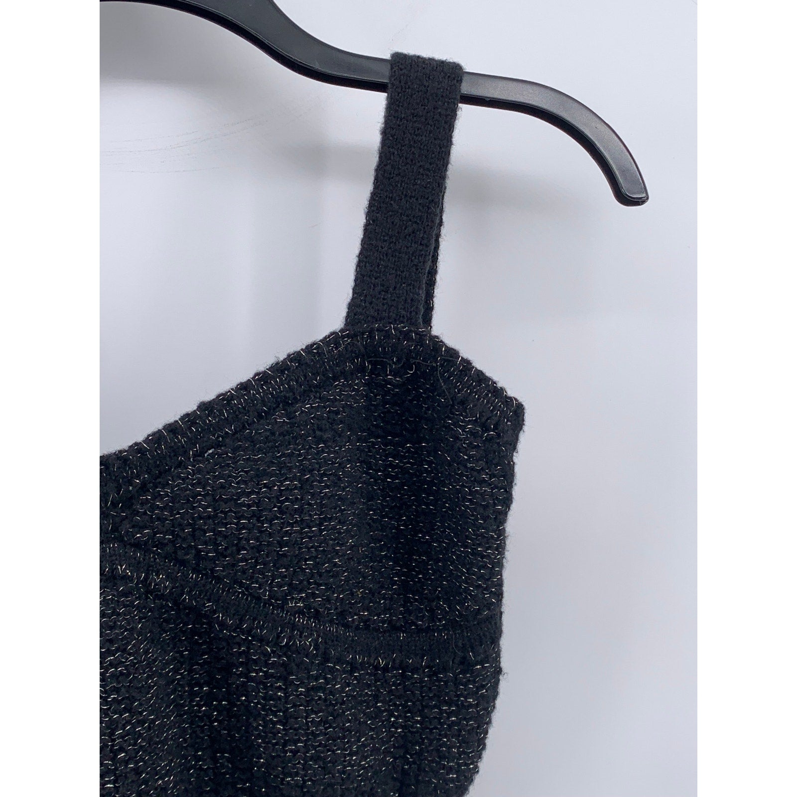 UNBRANDED Women's Black Silver Metallic V-Neck Knit Cropped Tank Top SZ M