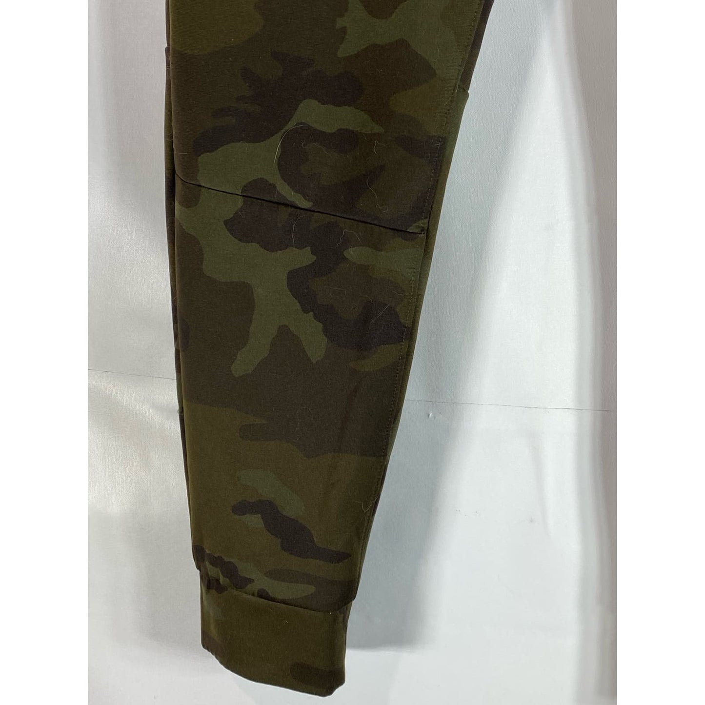 AMERICAN EAGLE Men's Green Camo AE Active 24/7 Drawstring Jogger Sweatpants SZ M