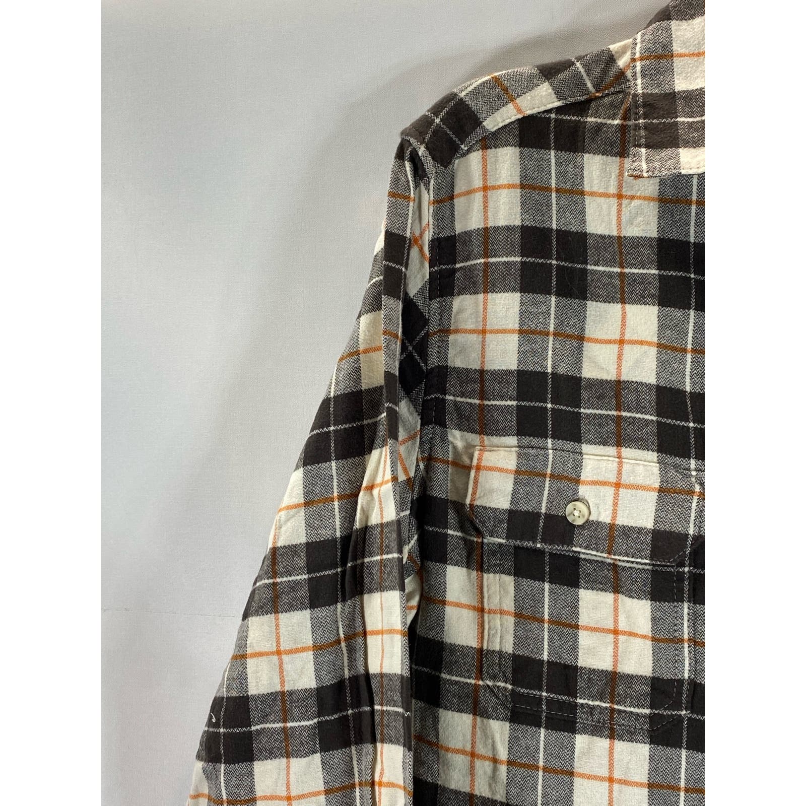 GOODFELLOW & CO Men's Chalk Plaid Standard-Fit Button-Up Long Sleeve Shirt SZ  M