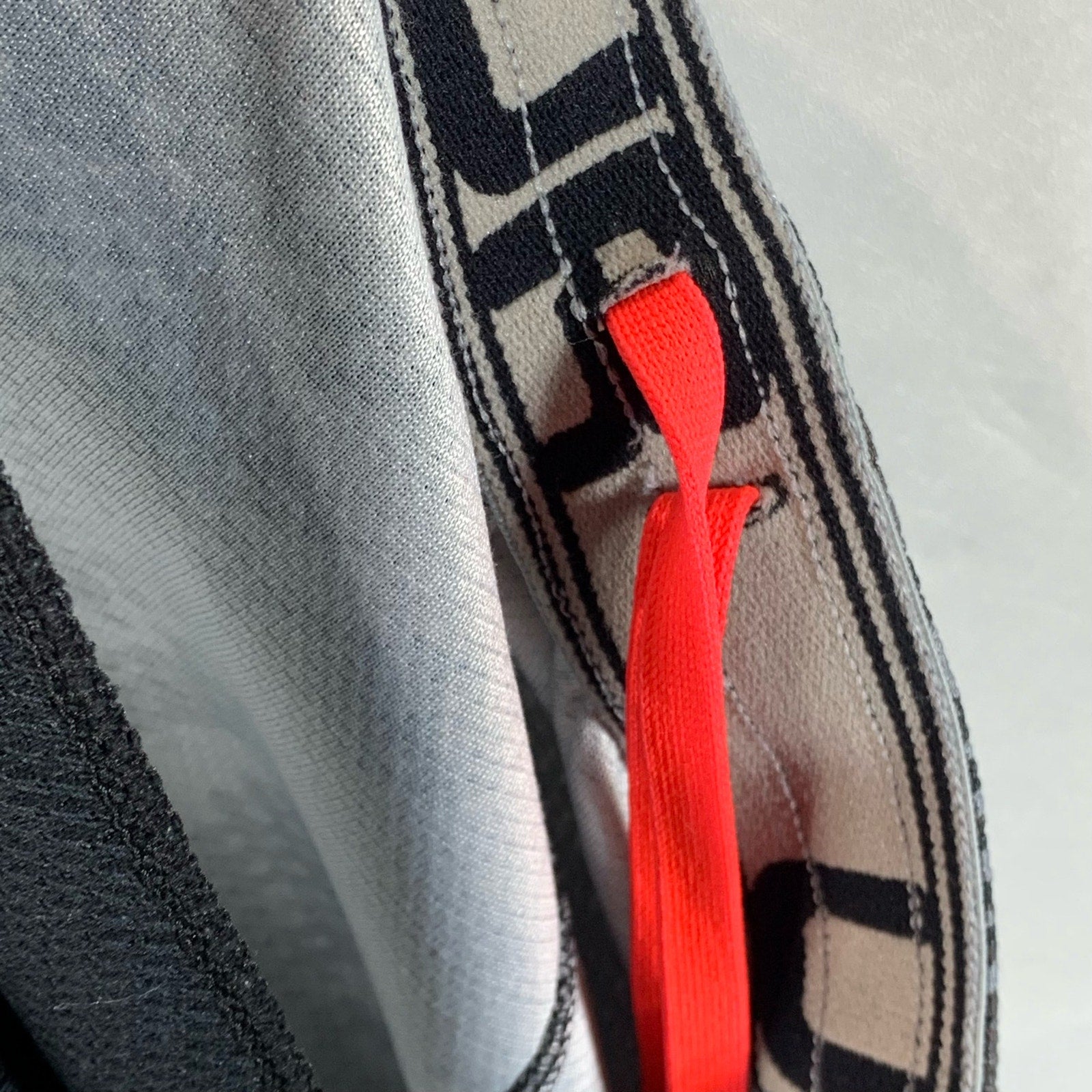 UNDER ARMOUR Men's Gray Elastic Waist Loose-Fit Pull-On Active Shorts SZ M