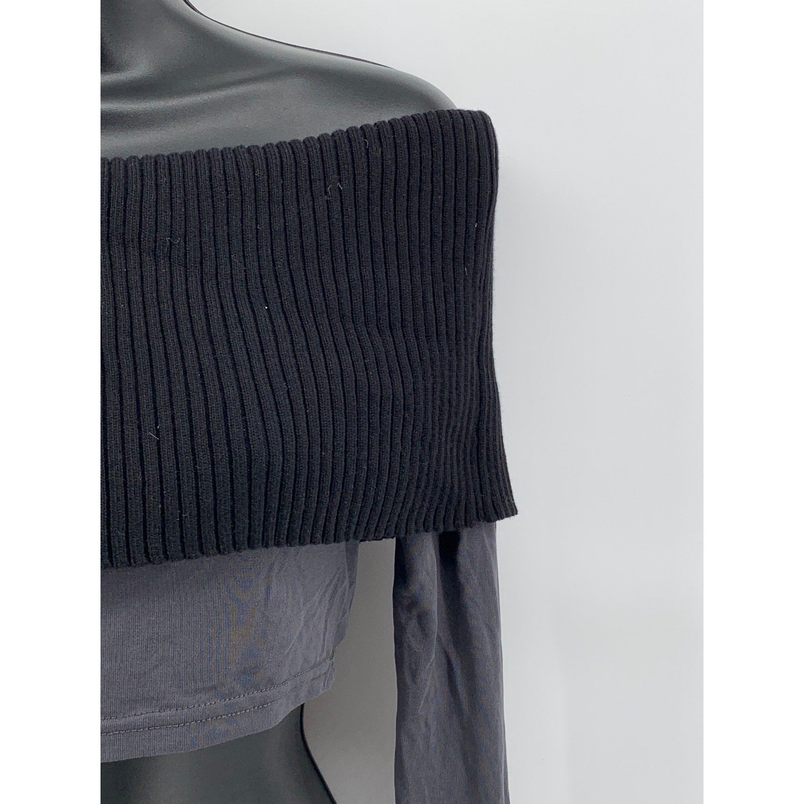 EDIKTED Women's Black-Gray Alma Off the Shoulder Long Sleeve Crop Top SZ M