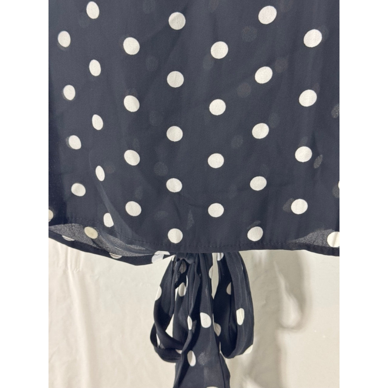 NEW YORK & COMPANY Women's Black/White Polka Dot V-Neck Tie Short Sleeve Top SZM
