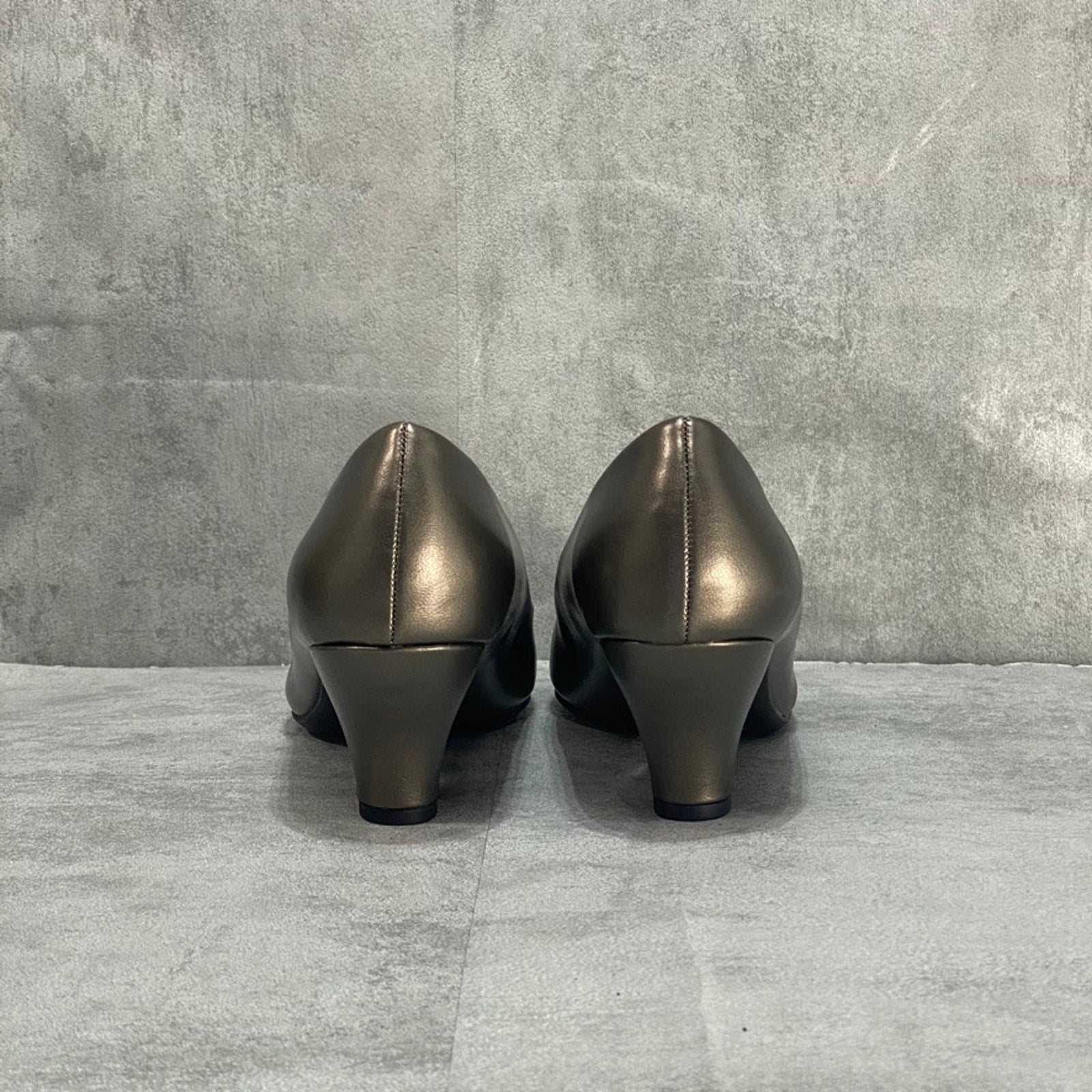 EASY STREET Pewter Fabulous Classic Round Slip On Block Heel SZ 7W