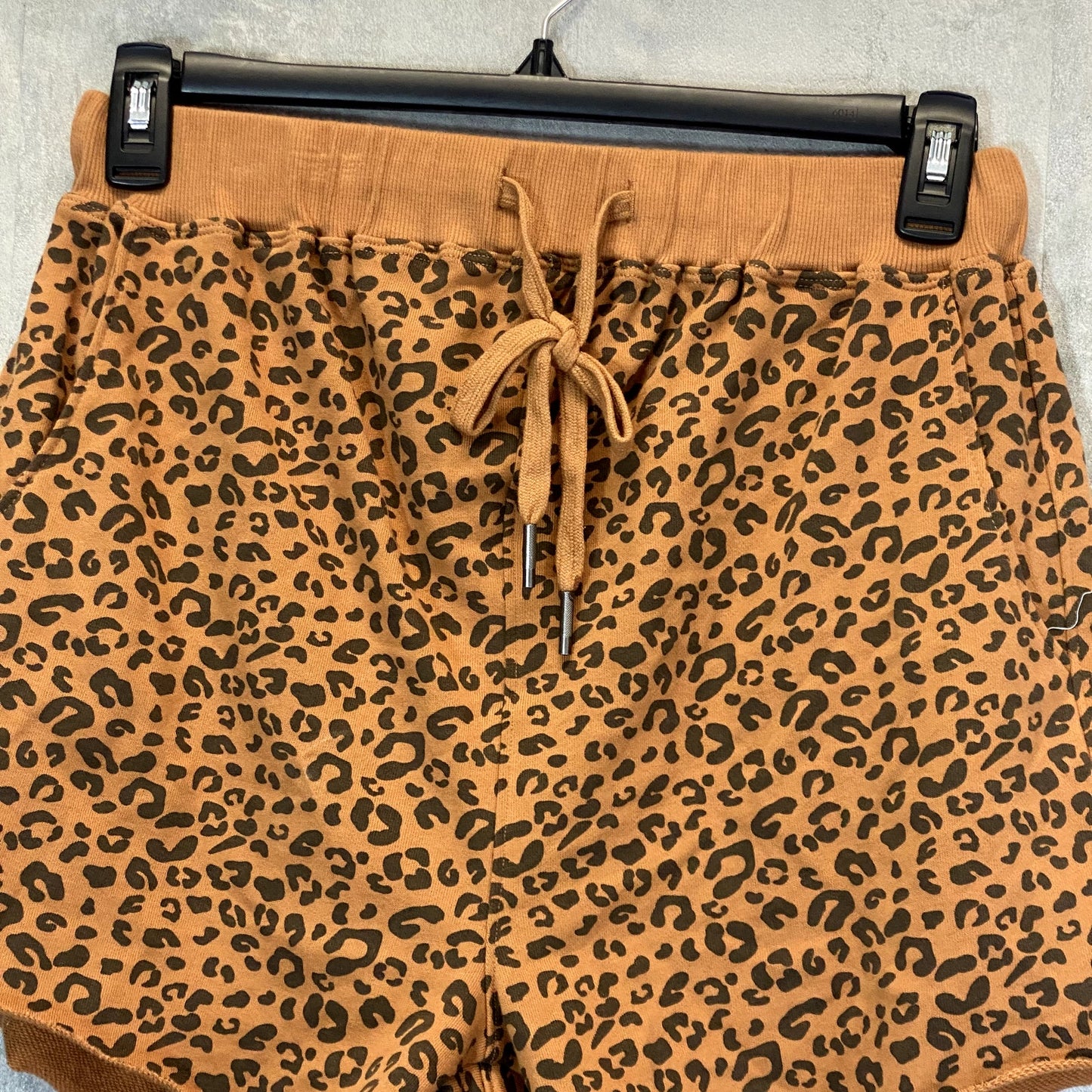 BLANKNYC Women's Orange Adulting Printed Raw Hem Elastic Drawstring Waist Shorts SZ M