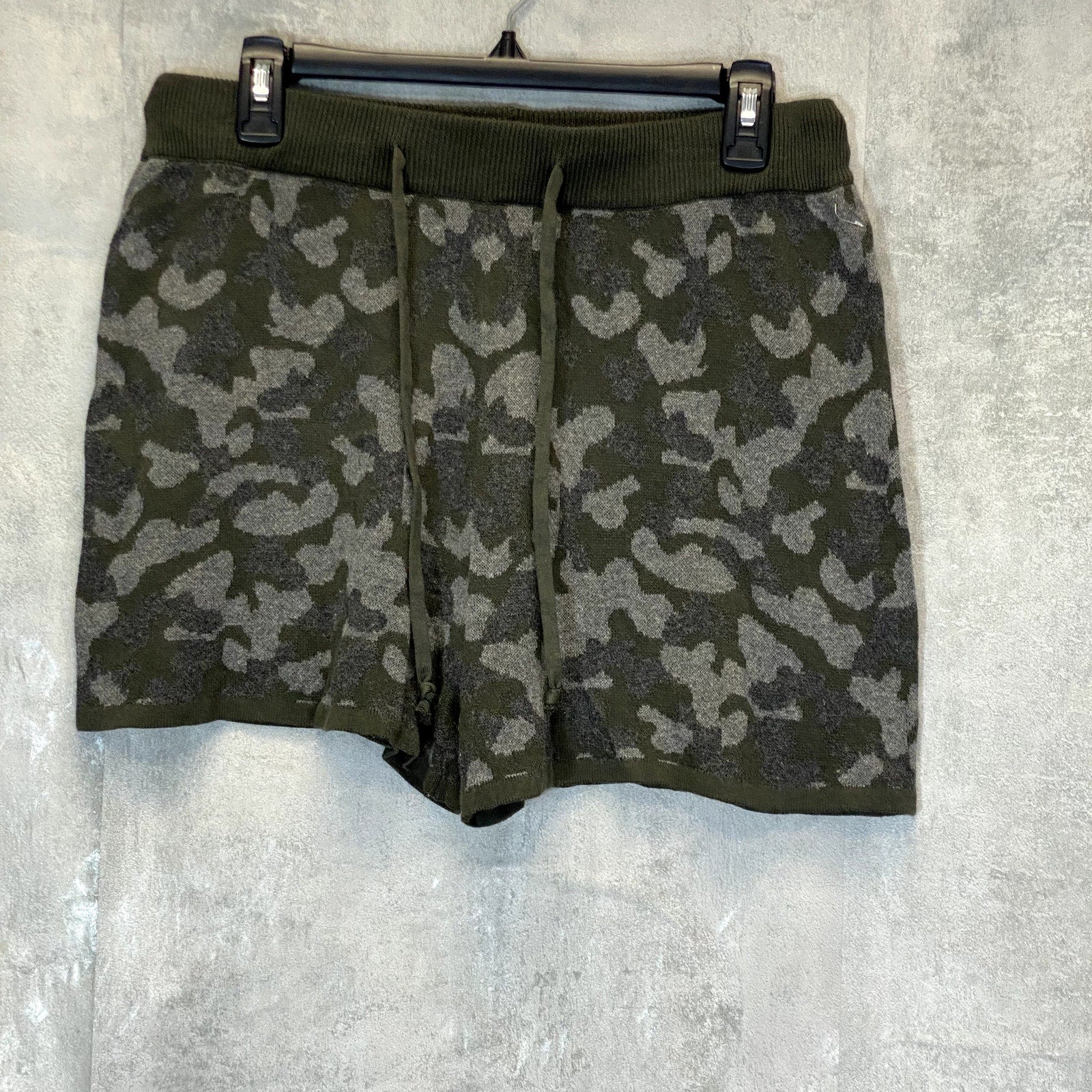 HEARTLOOM Women's Green Army Print Dani Elastic Drawstring Waist Pull-On Shorts SZ M