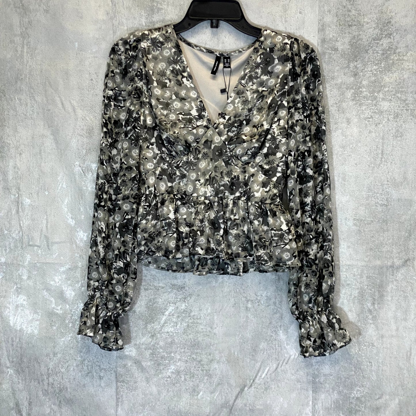 VERO MODA Women's Black Floral Print V-Neck Bell Sleeve Flutter Blouse SZ XS