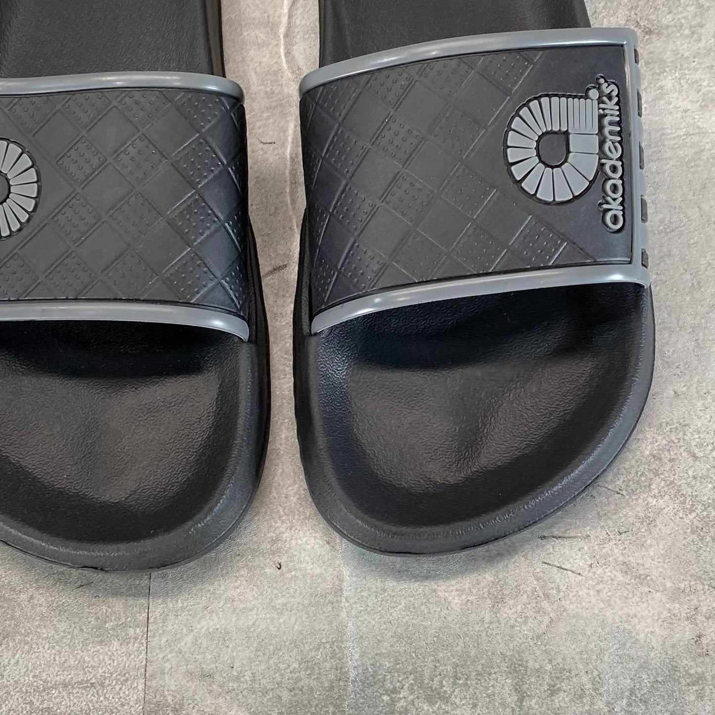 AKADEMIKS Men's Black Faux-Leather Comfort Side Stripe Slide Sandals SZ 9