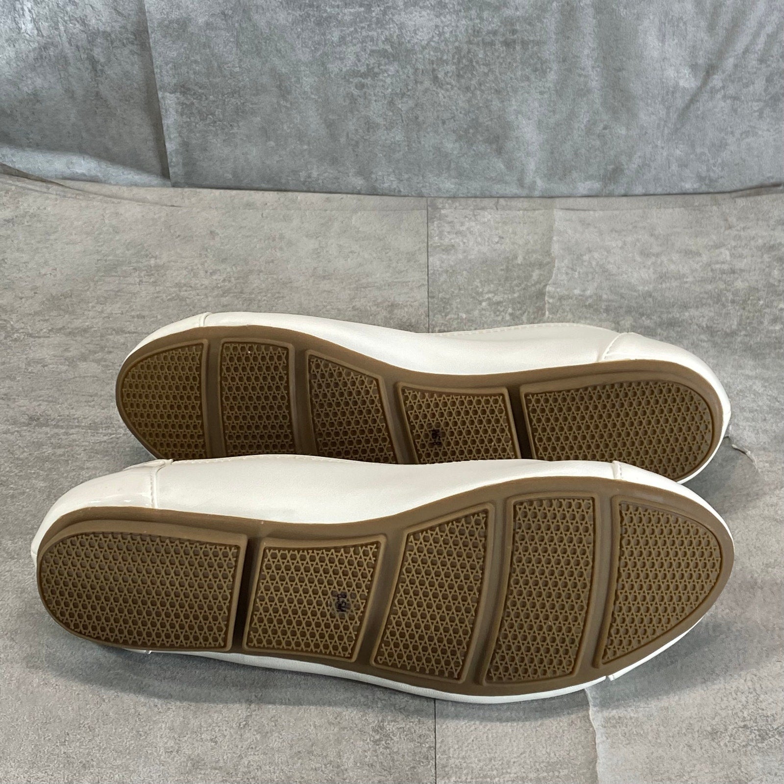 ALFANI Step 'N Flex Women's White Smooth Tavii Round-Toe Slip-On Flats SZ 8.5