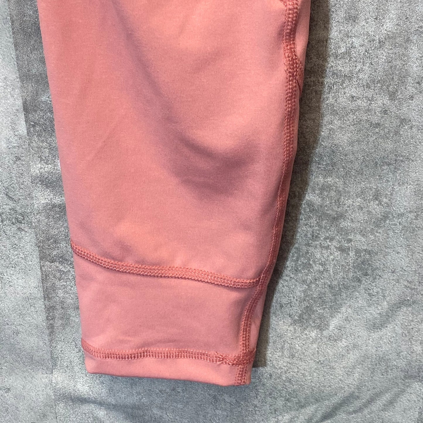 BCBGMAXAZRIA Women's Coral High-Waist Breathable Active Stretch Pull-On Capri Leggings SZ L