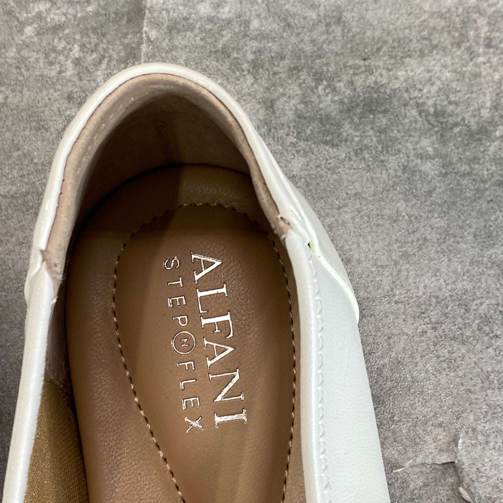 ALFANI Step 'N Flex Women's White Smooth Tavii Round-Toe Slip-On Flats SZ 8.5