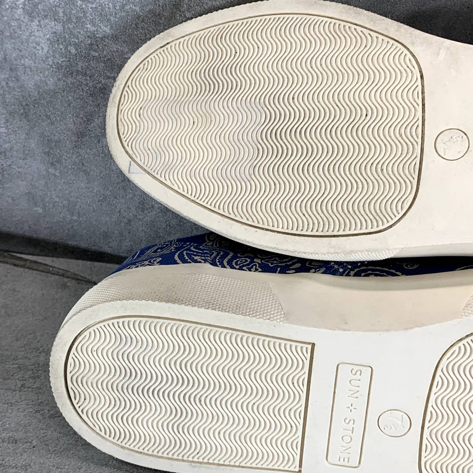 SUN + STONE Men's Navy Paisley Reins Slip-On Sneakers SZ 7./5