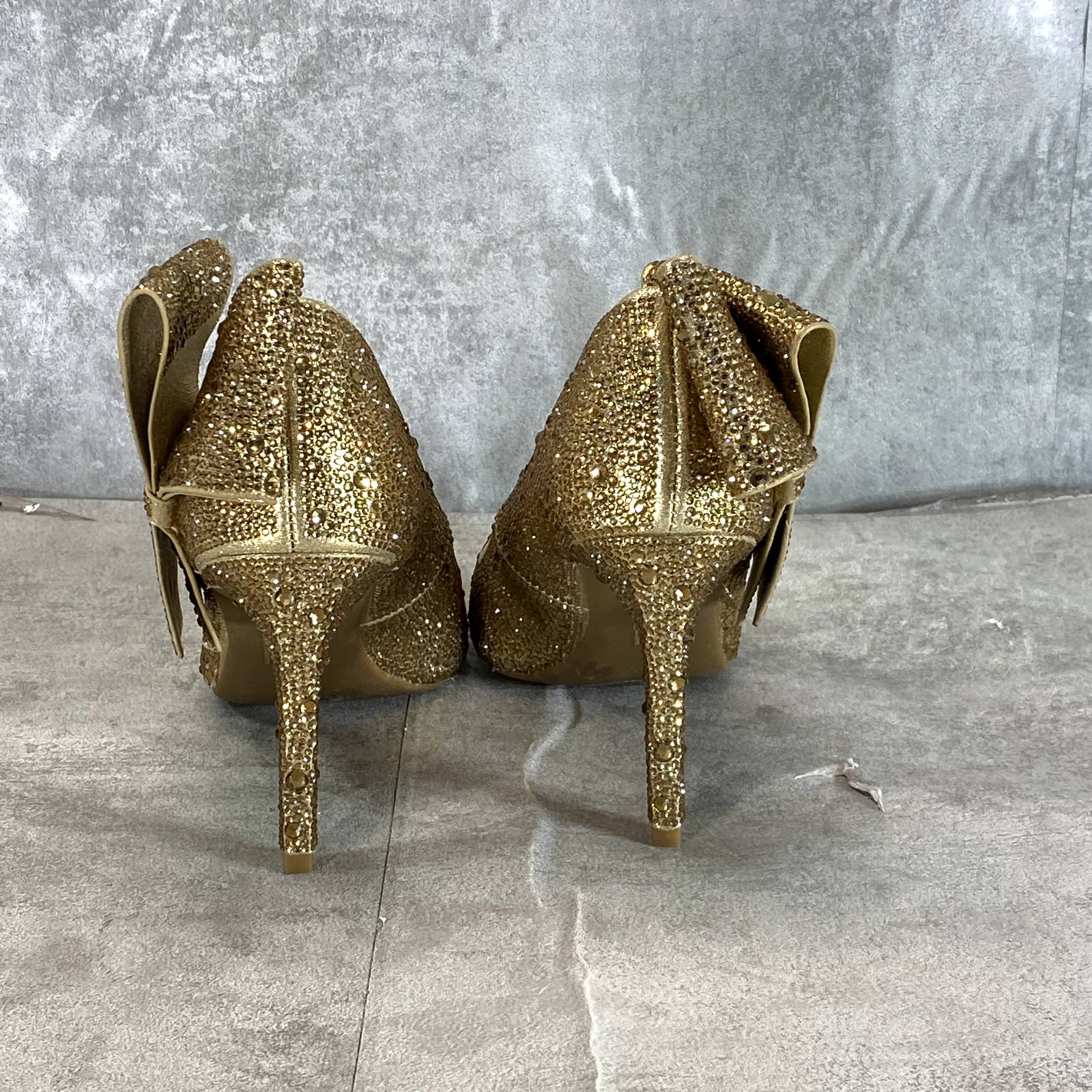 INC INTERNATIONAL Women's Gold Rhinestone Silvee Bow Pointed-Toe Pumps SZ 6