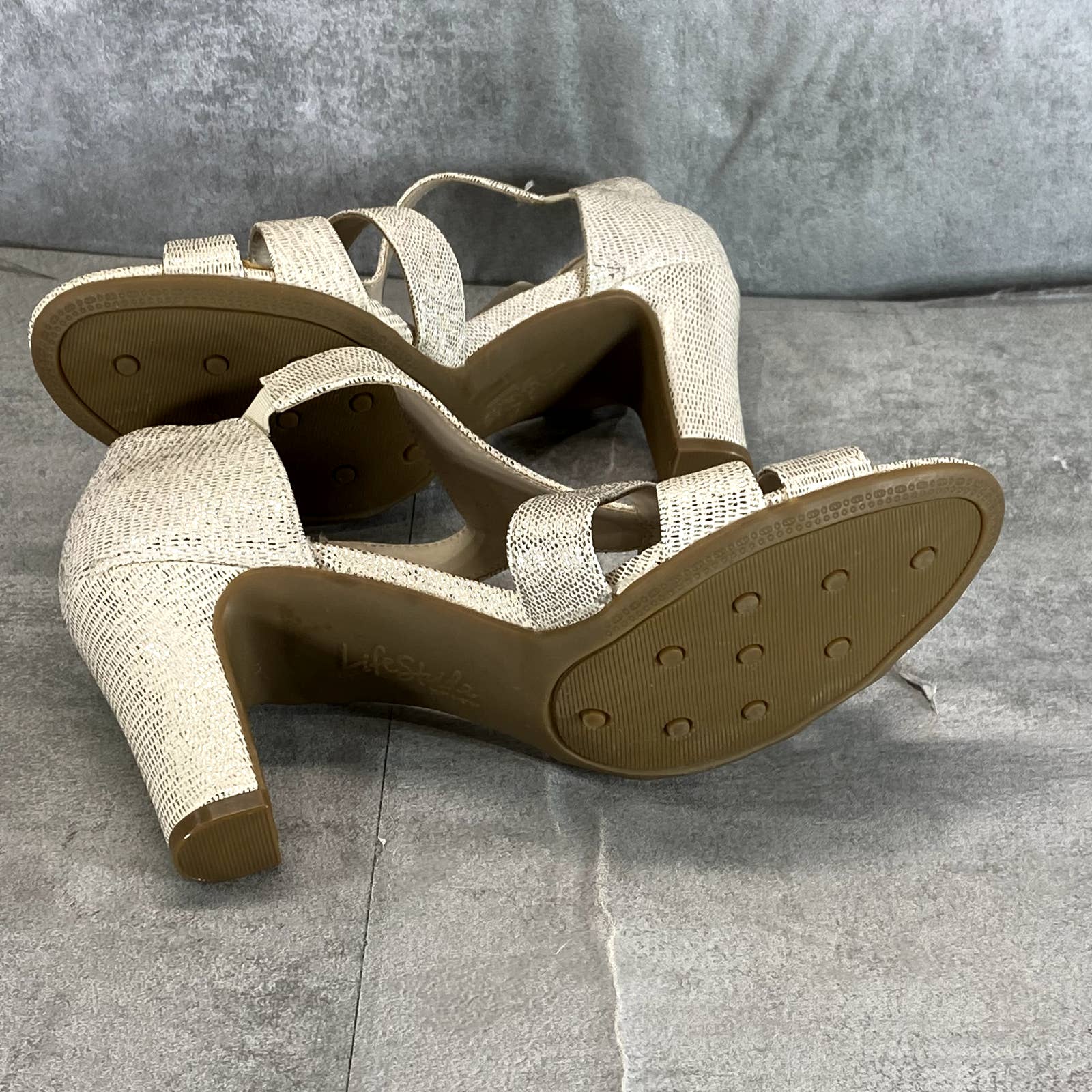 LIFESTRIDE Women's Platinum Faux Leather Caramel Open-Toe City Sandals SZ 5.5