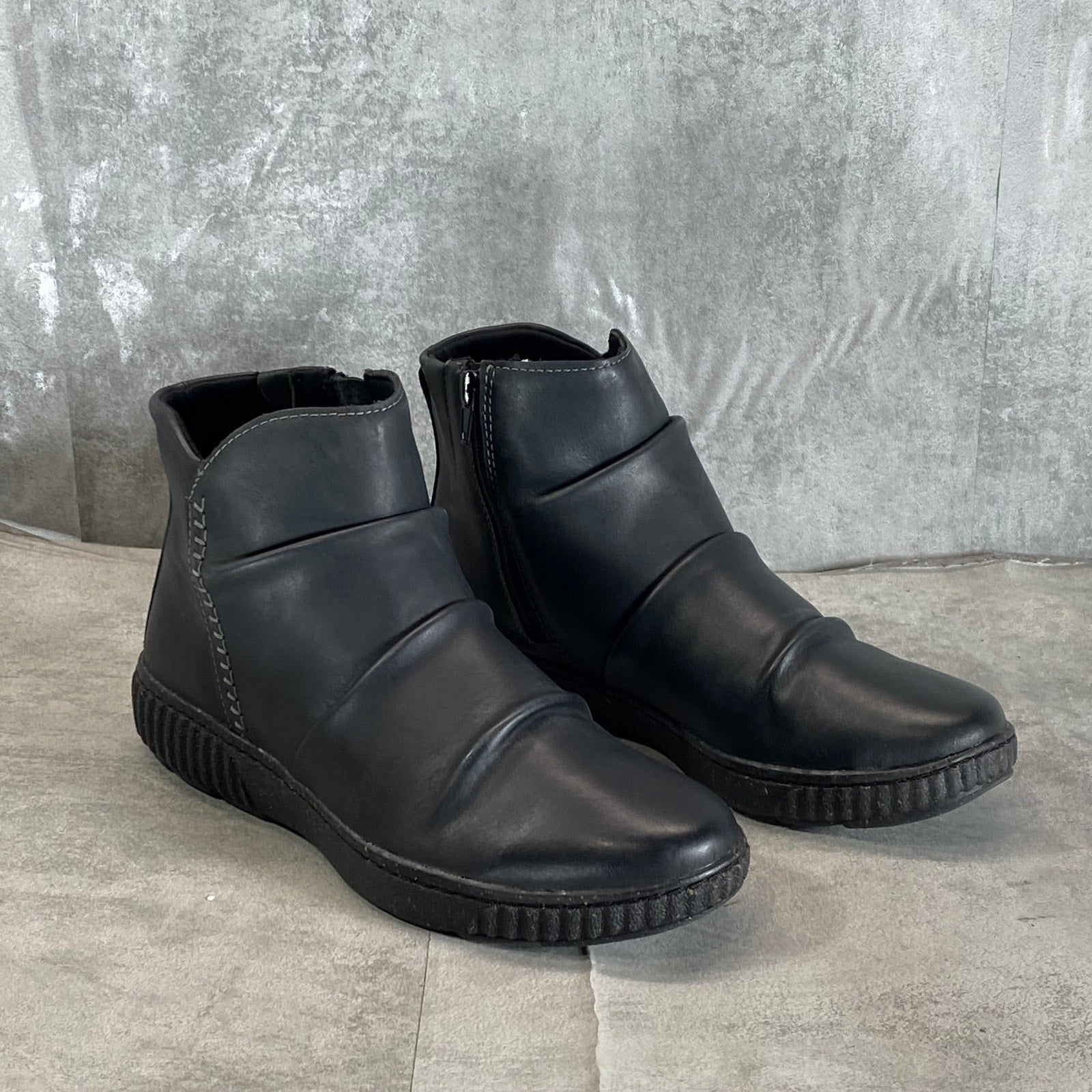 CLARKS COLLECTION Women's Black Leather Caroline Rae Ruched Ankle Booties SZ 8.5