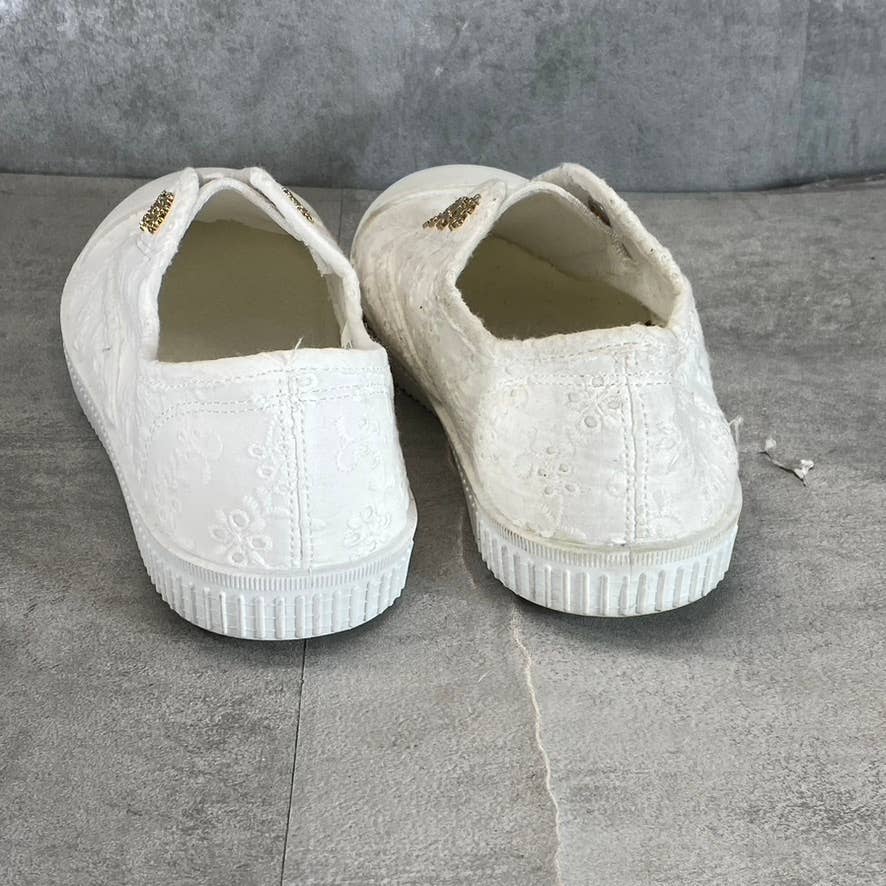 XOXO Women's White Azie Eyelet Slip-On Laceless Sneakers SZ 6.5