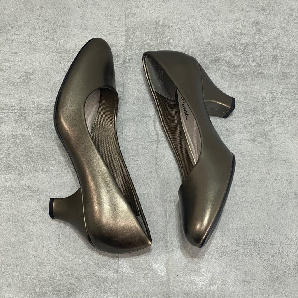 EASY STREET Pewter Fabulous Classic Round Slip On Block Heel SZ 7W