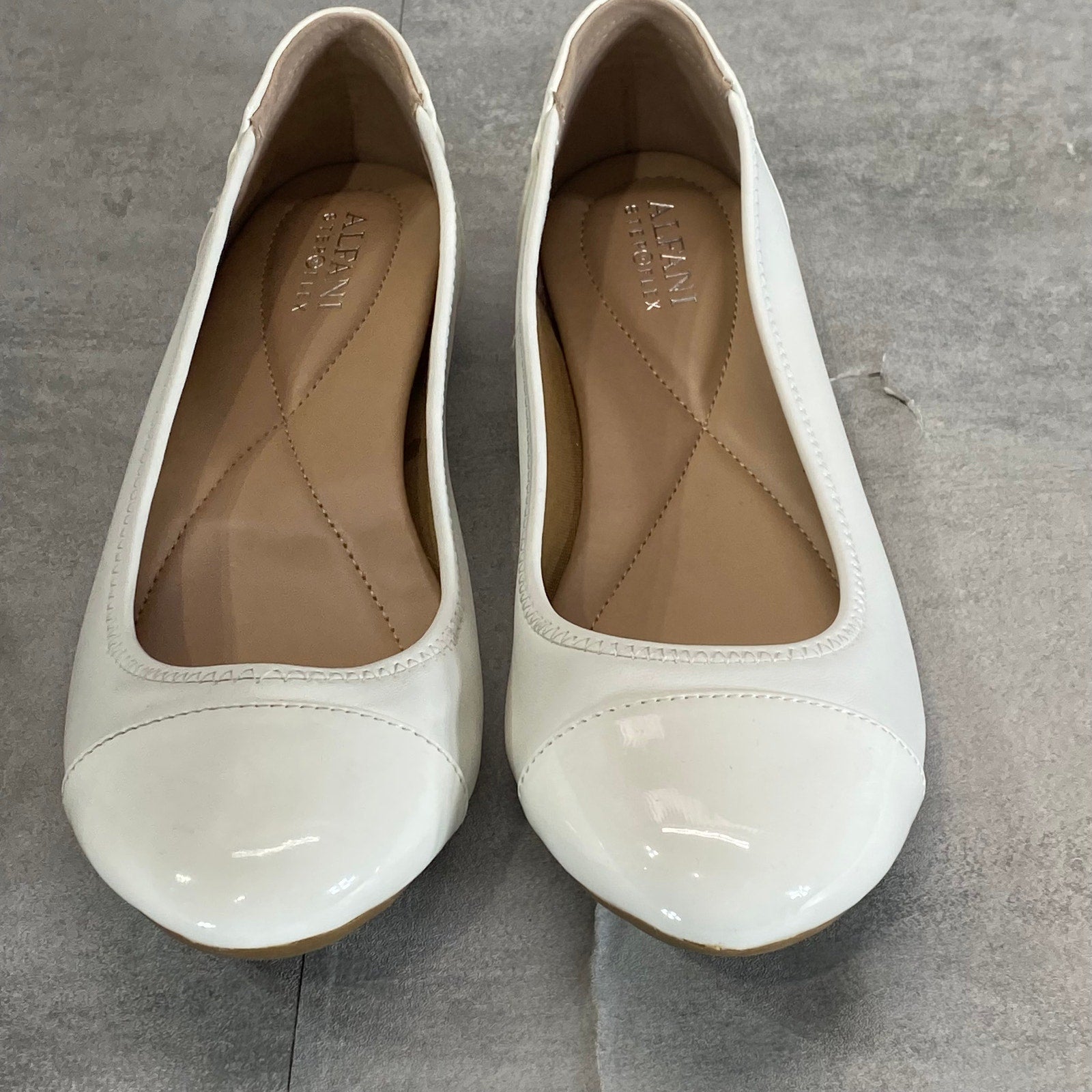 ALFANI Step 'N Flex Women's White Smooth Tavii Round-Toe Slip-On Flats SZ 8.5