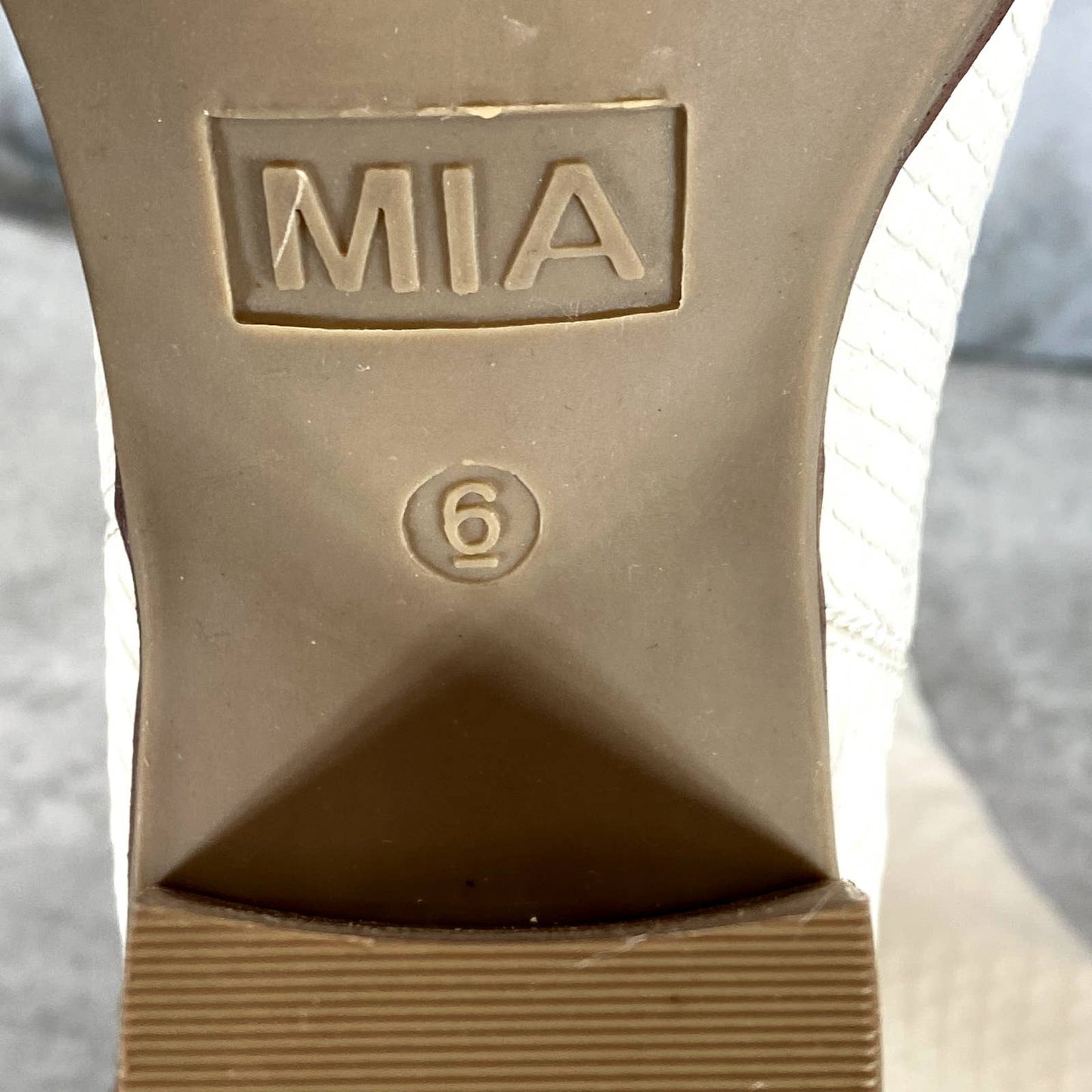 MIA Women's Ivory Croc Embossed Santos Round-Toe Pull-On Stacked-Heel Boots SZ 6