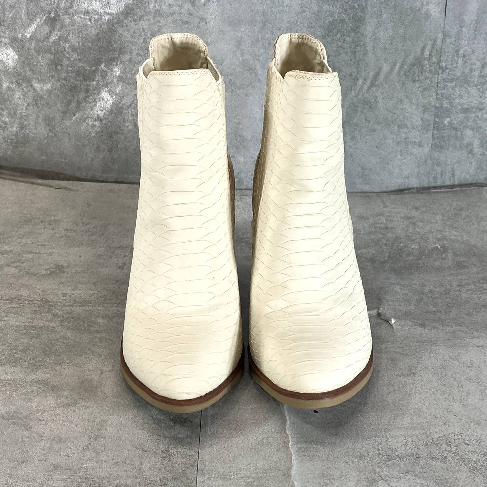 MIA Women's Ivory Croc Embossed Santos Round-Toe Pull-On Stacked-Heel Boots SZ 6