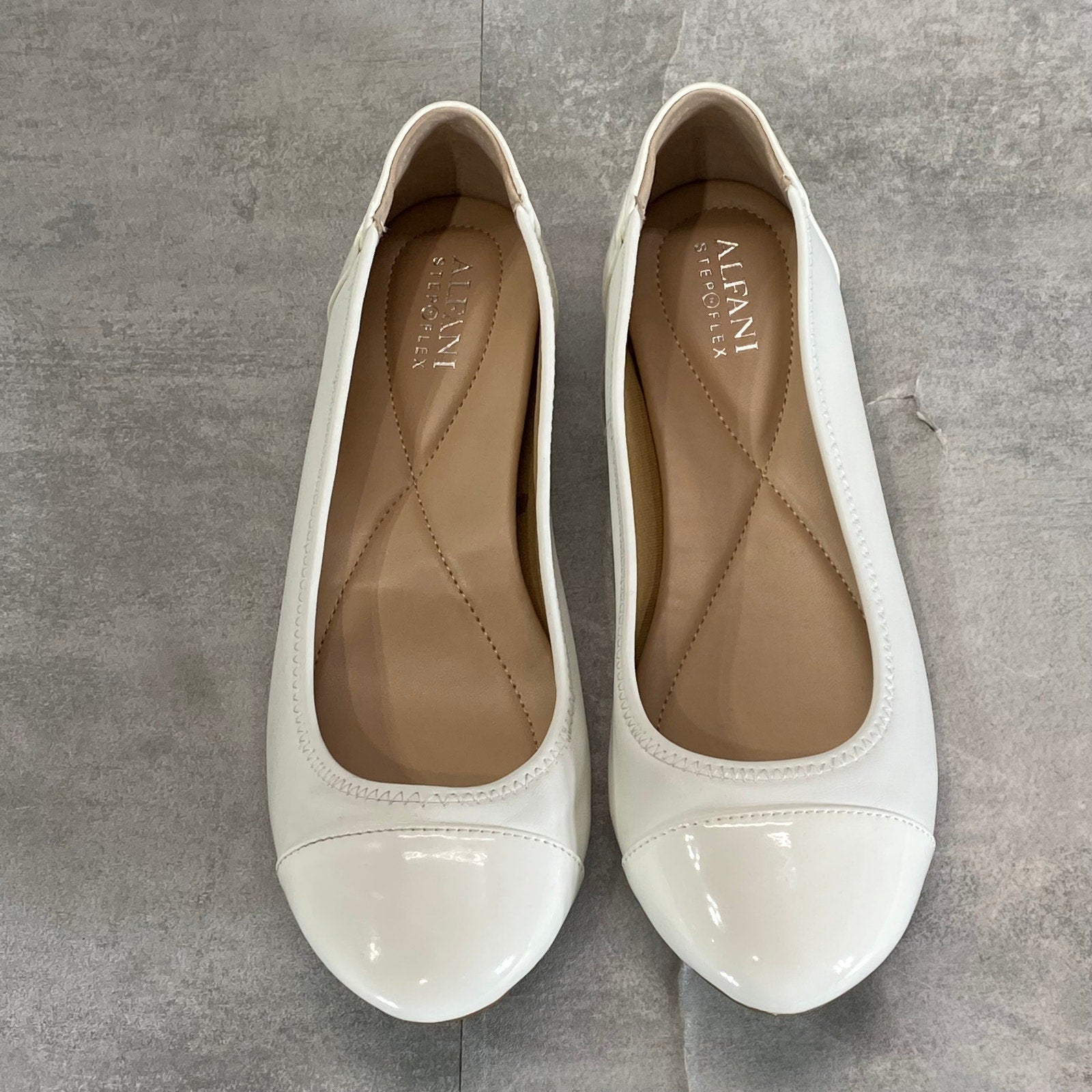 ALFANI Step 'N Flex Women's White Smooth Tavii Round-Toe Slip-On Flats SZ 8.5