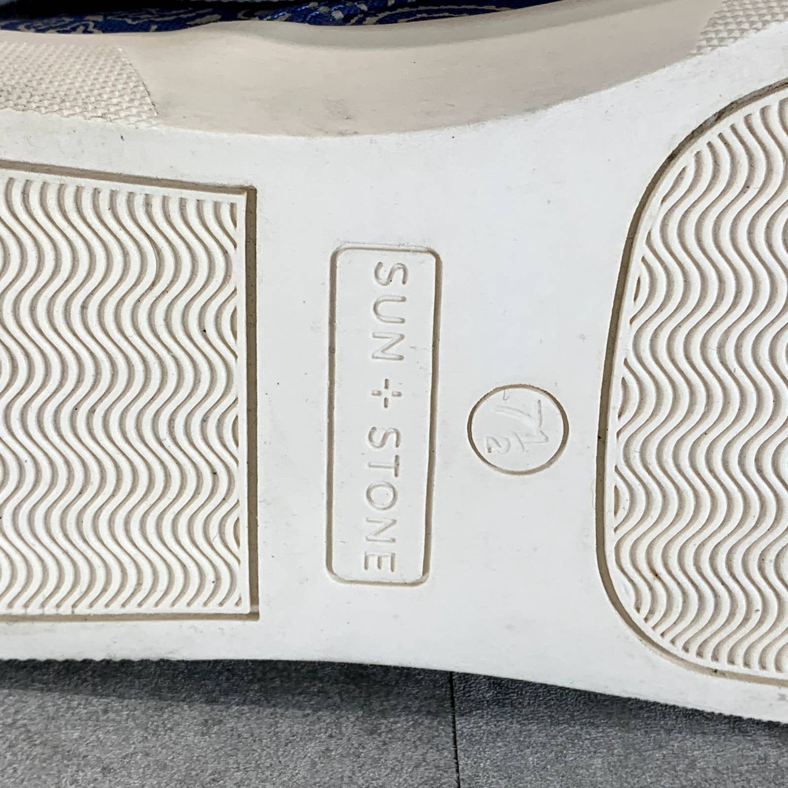 SUN + STONE Men's Navy Paisley Reins Slip-On Sneakers SZ 7./5