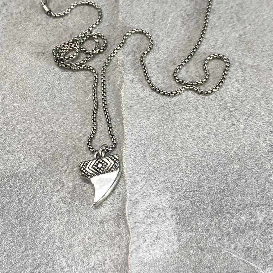 NORDSTROM RACK Men's Nickel Free Silver Shark Tooth Necklace