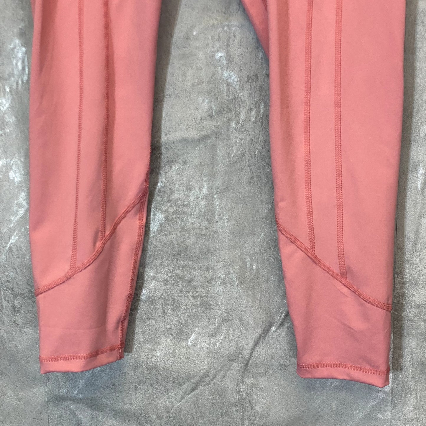 BCBGMAXAZRIA Women's Coral High-Waist Breathable Active Stretch Pull-On Capri Leggings SZ L