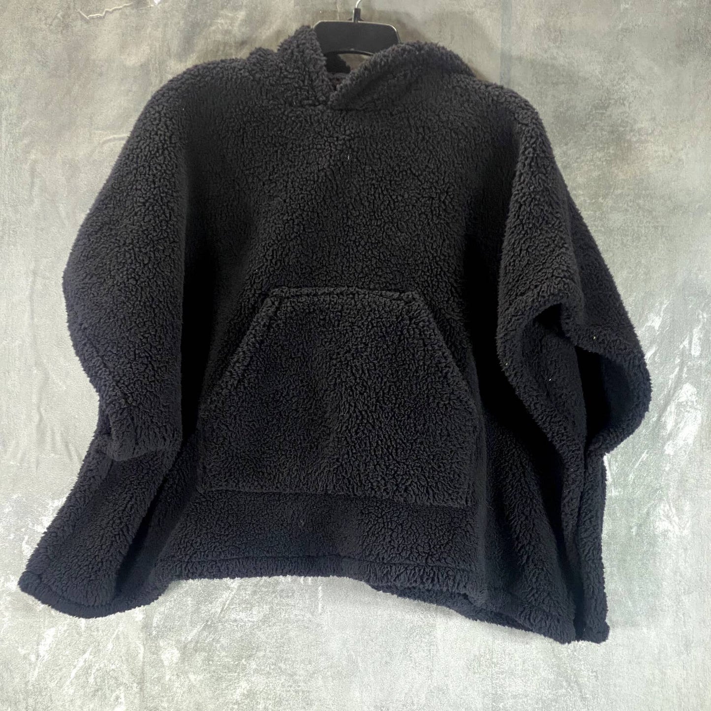 JENNI Women's Black Hooded Sherpa Kangaroo Pocket Pullover Poncho SZ OS