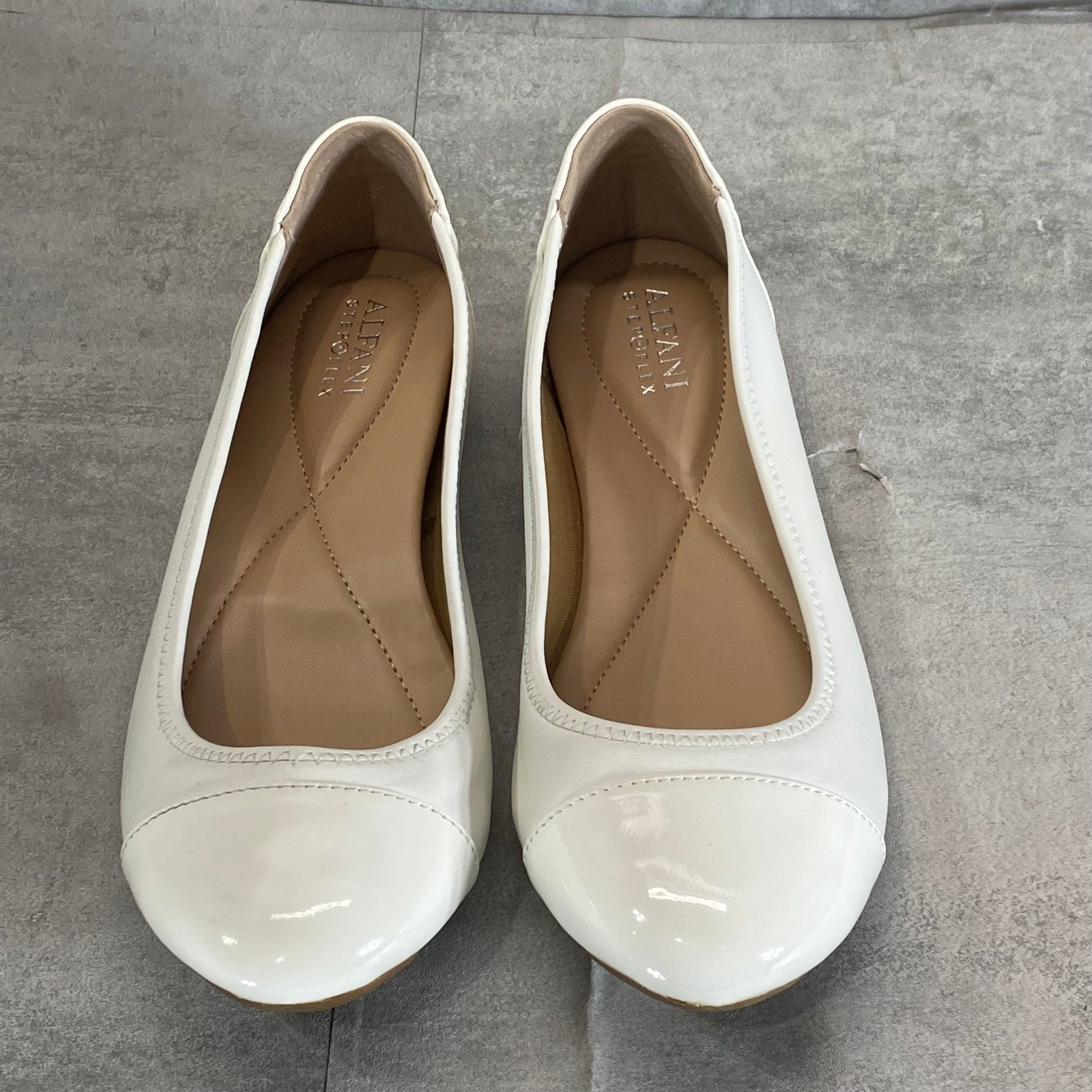 ALFANI Step 'N Flex Women's White Smooth Tavii Round-Toe Slip-On Flats SZ 8.5