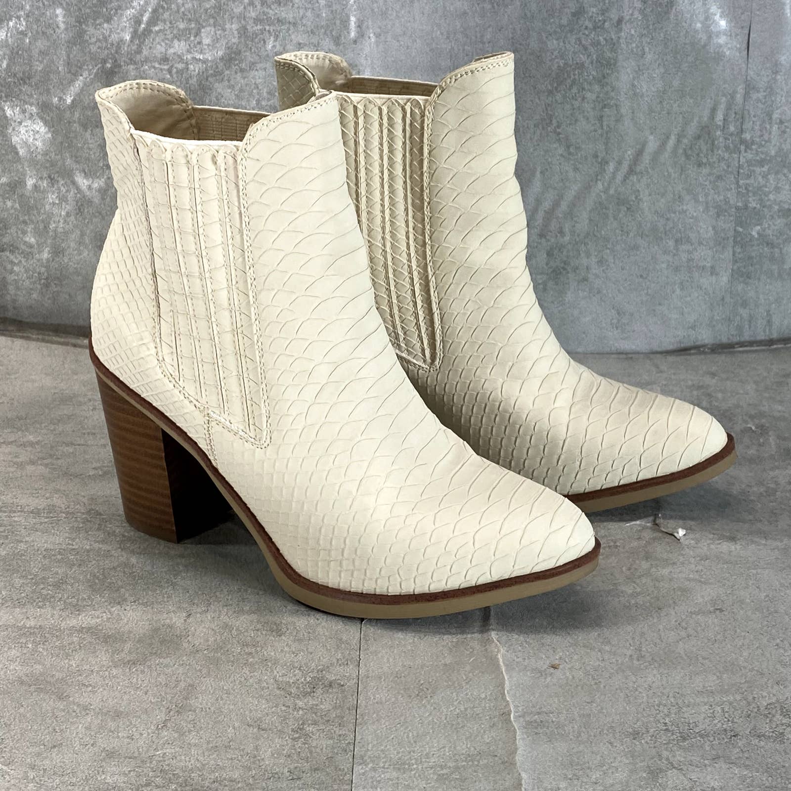 MIA Women's Ivory Croc Embossed Santos Round-Toe Pull-On Stacked-Heel Boots SZ 6