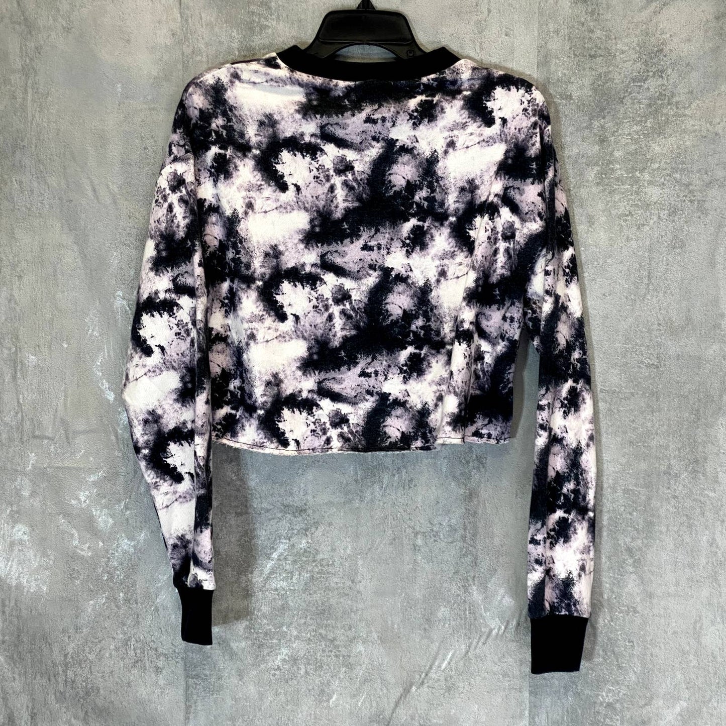 SOCIALITE Women's Black-White Tie-Dye Raw Hem Crewneck Crop Sweater SZ S