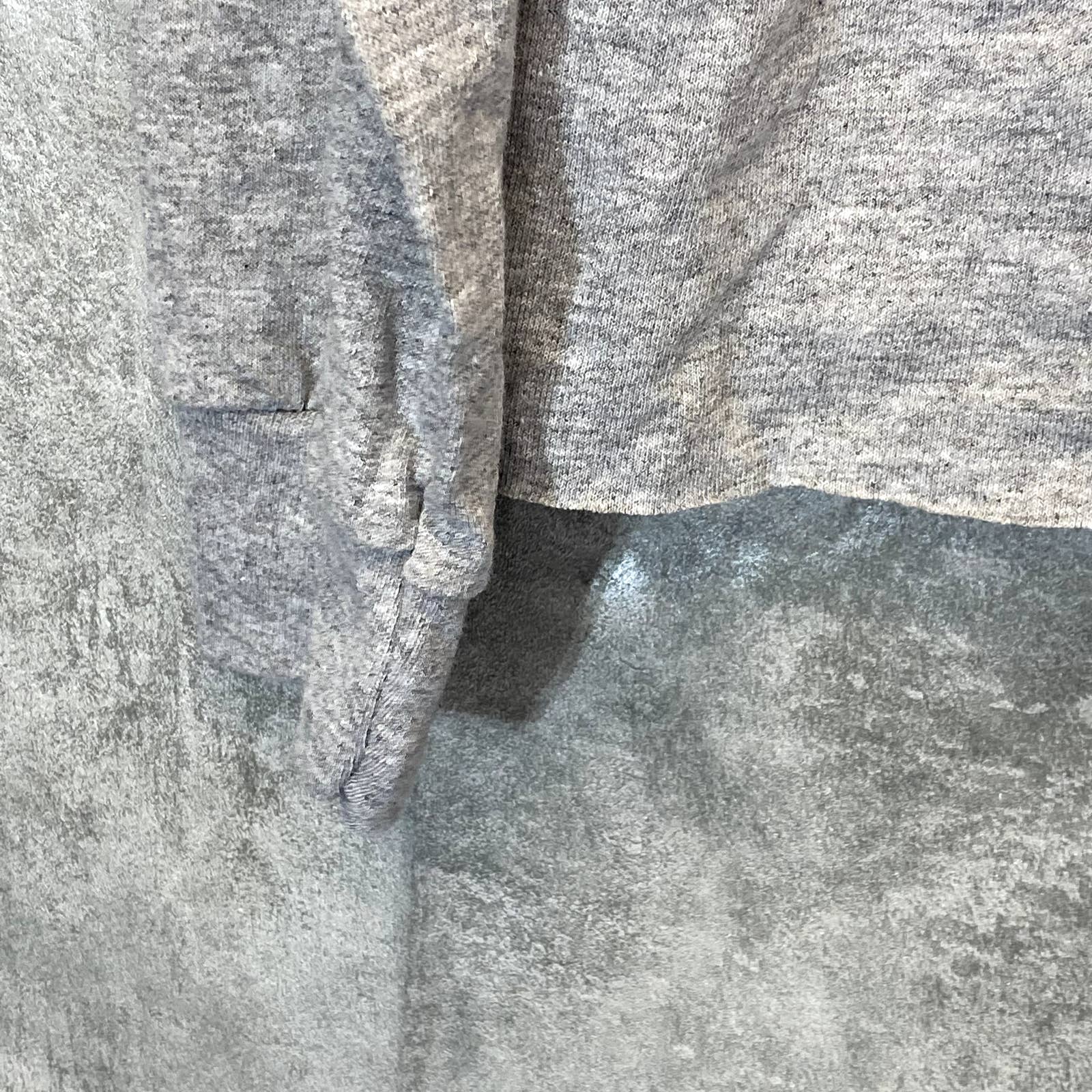 COZY ROZY Women's Heather Charcoal Graphic Crewneck Long Sleeve Raw Hem T-Shirt SZ M