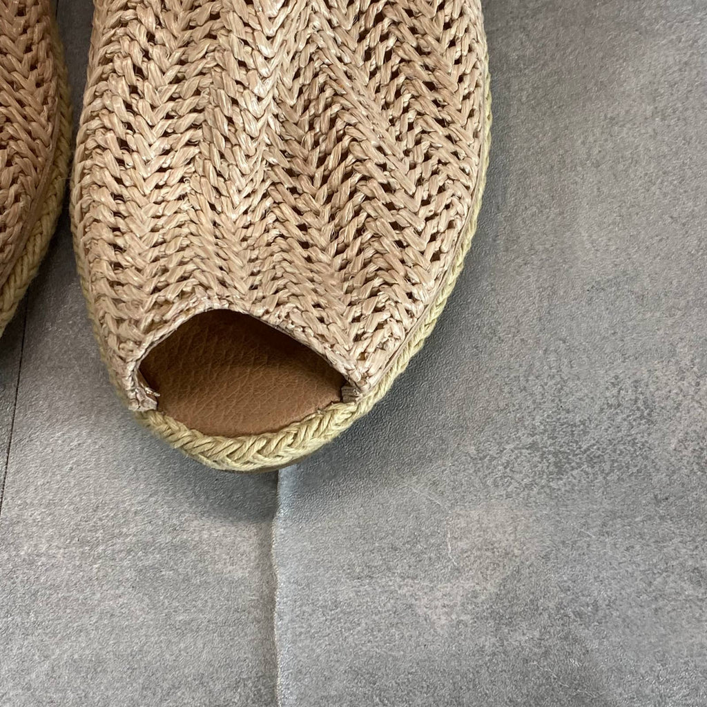 GENTLE SOULS By Kenneth Cole Women's Natural Noa Elastic Slip-On Sandals SZ 8.5