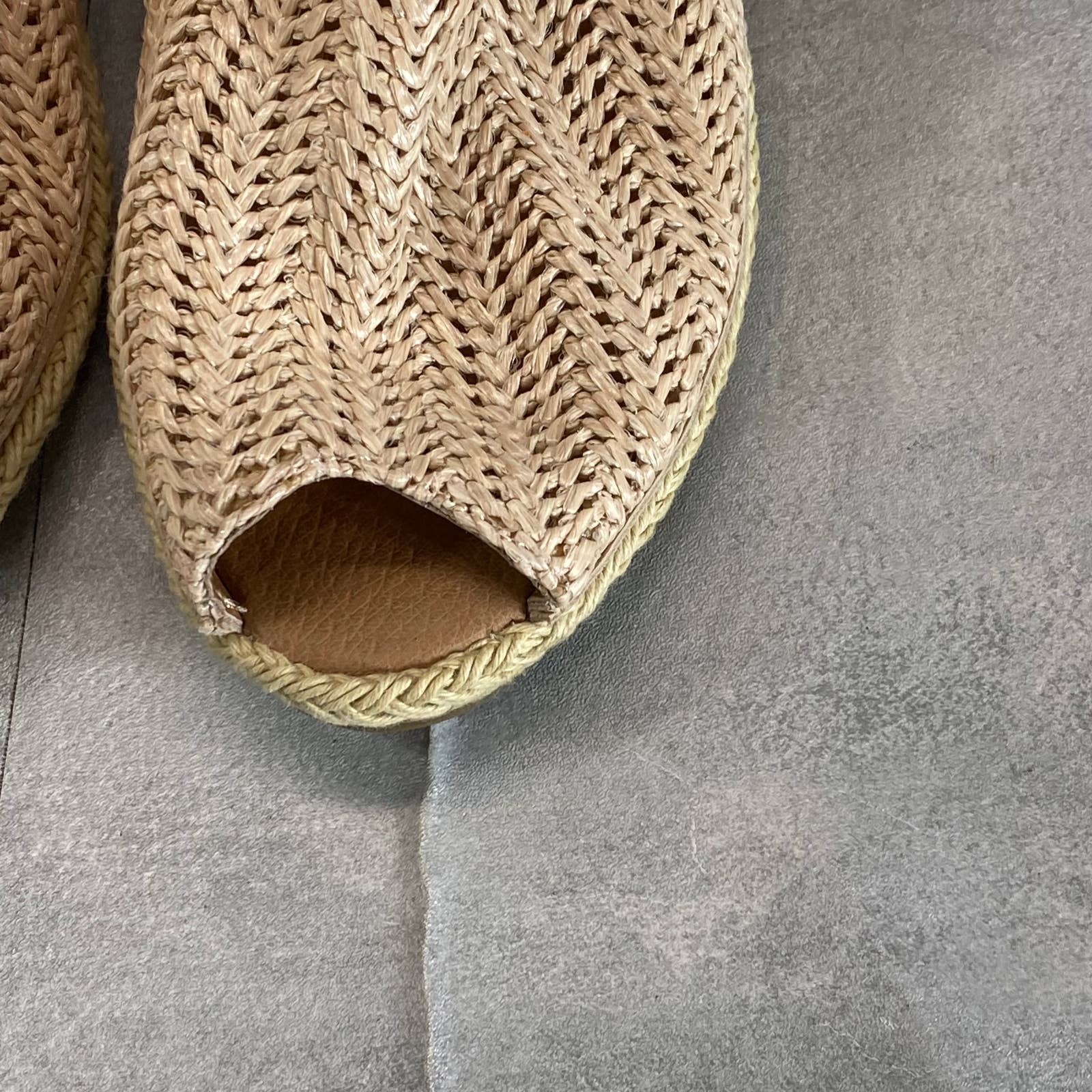 GENTLE SOULS By Kenneth Cole Women's Natural Noa Elastic Slip-On Sandals SZ 8.5