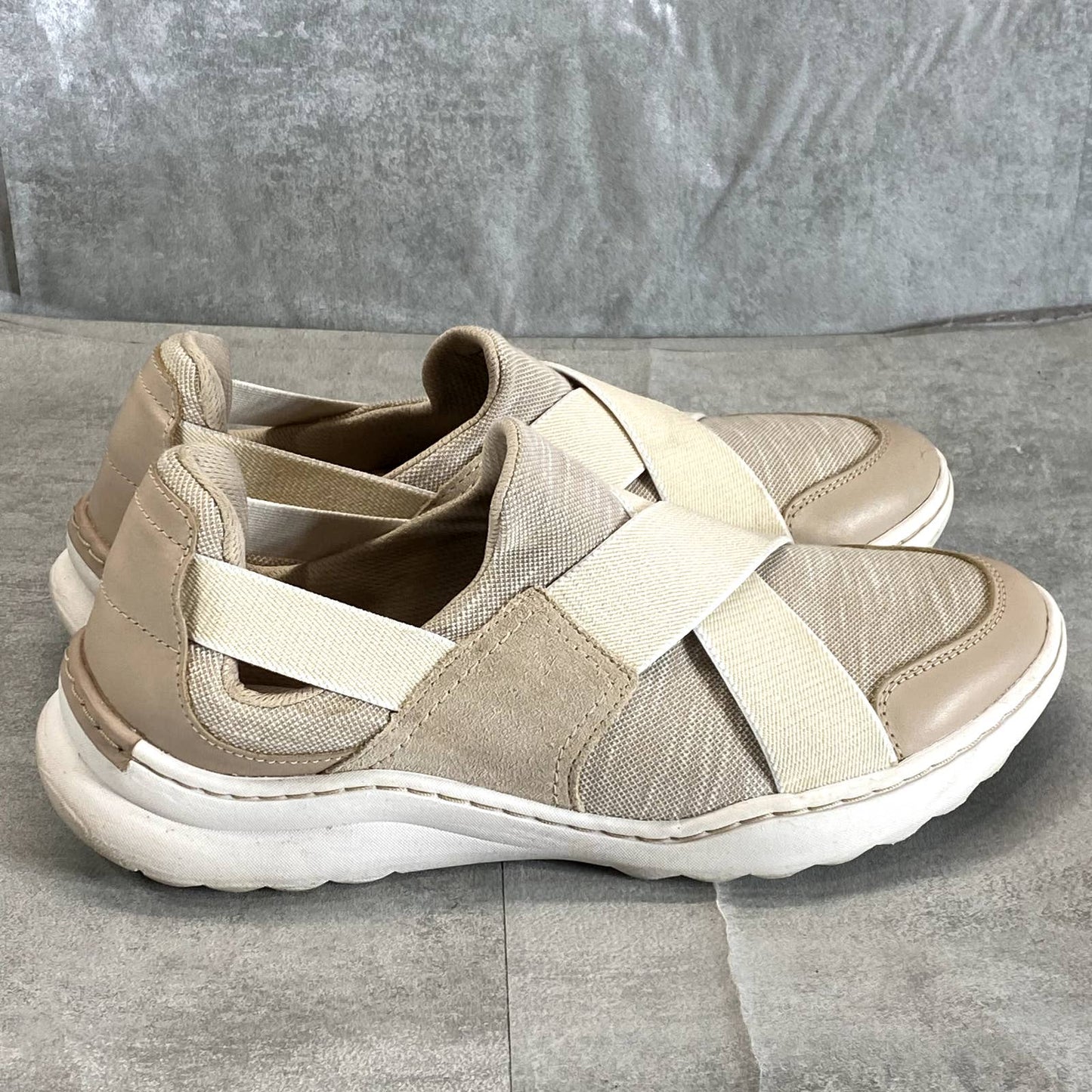 CLARKS COLLECTION Women's Sand Combination Teagan Go Slip-On Sneakers SZ 9
